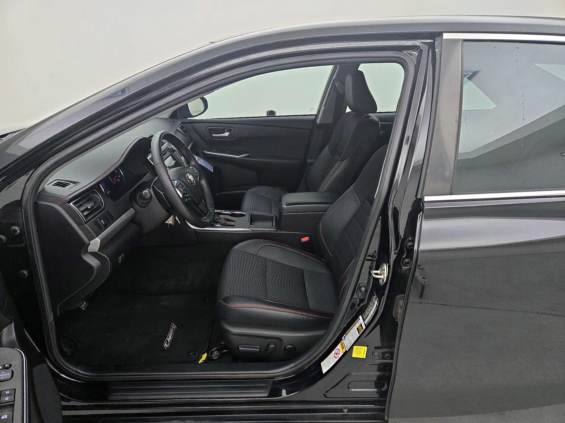 Thumbnail: 2015 Toyota Camry - 11
