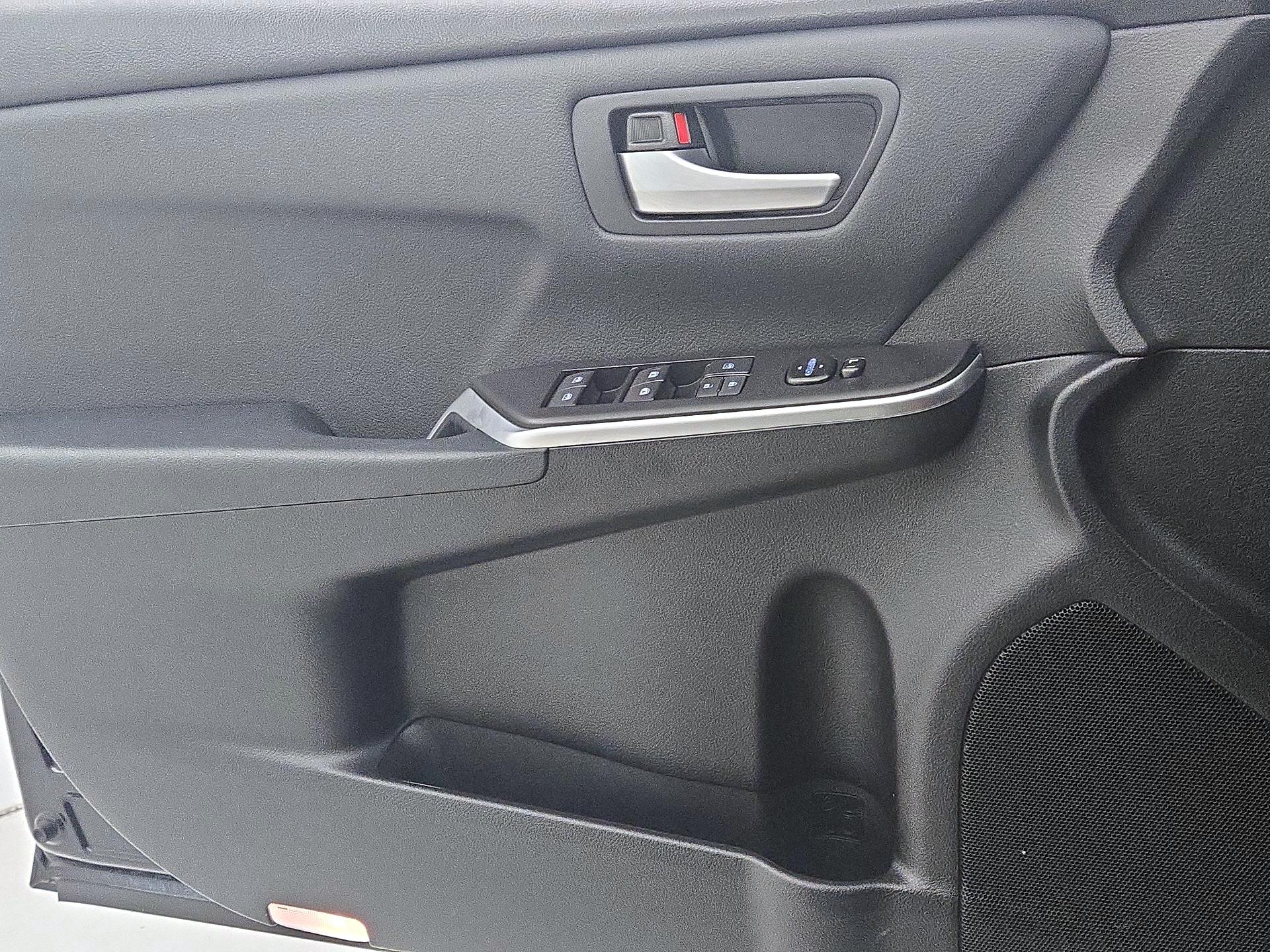 Thumbnail: 2015 Toyota Camry - 12