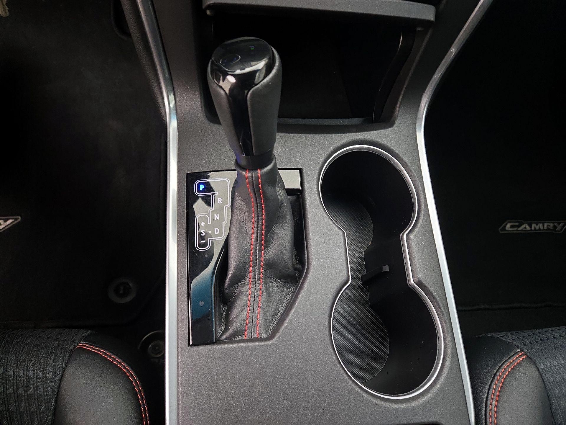 Thumbnail: 2015 Toyota Camry - 16