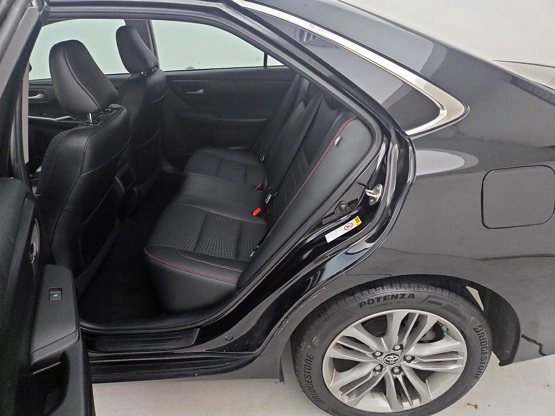 Thumbnail: 2015 Toyota Camry - 17