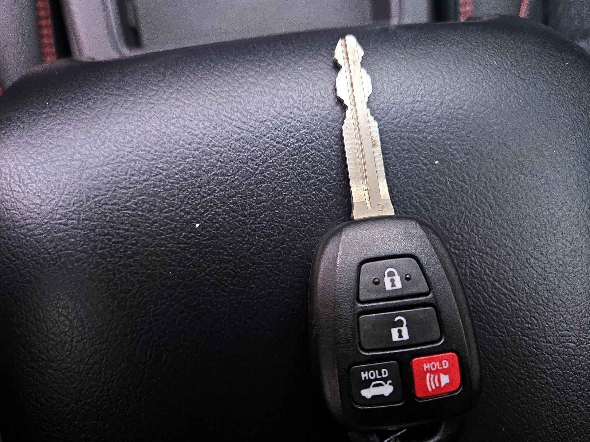 Thumbnail: 2015 Toyota Camry - 20
