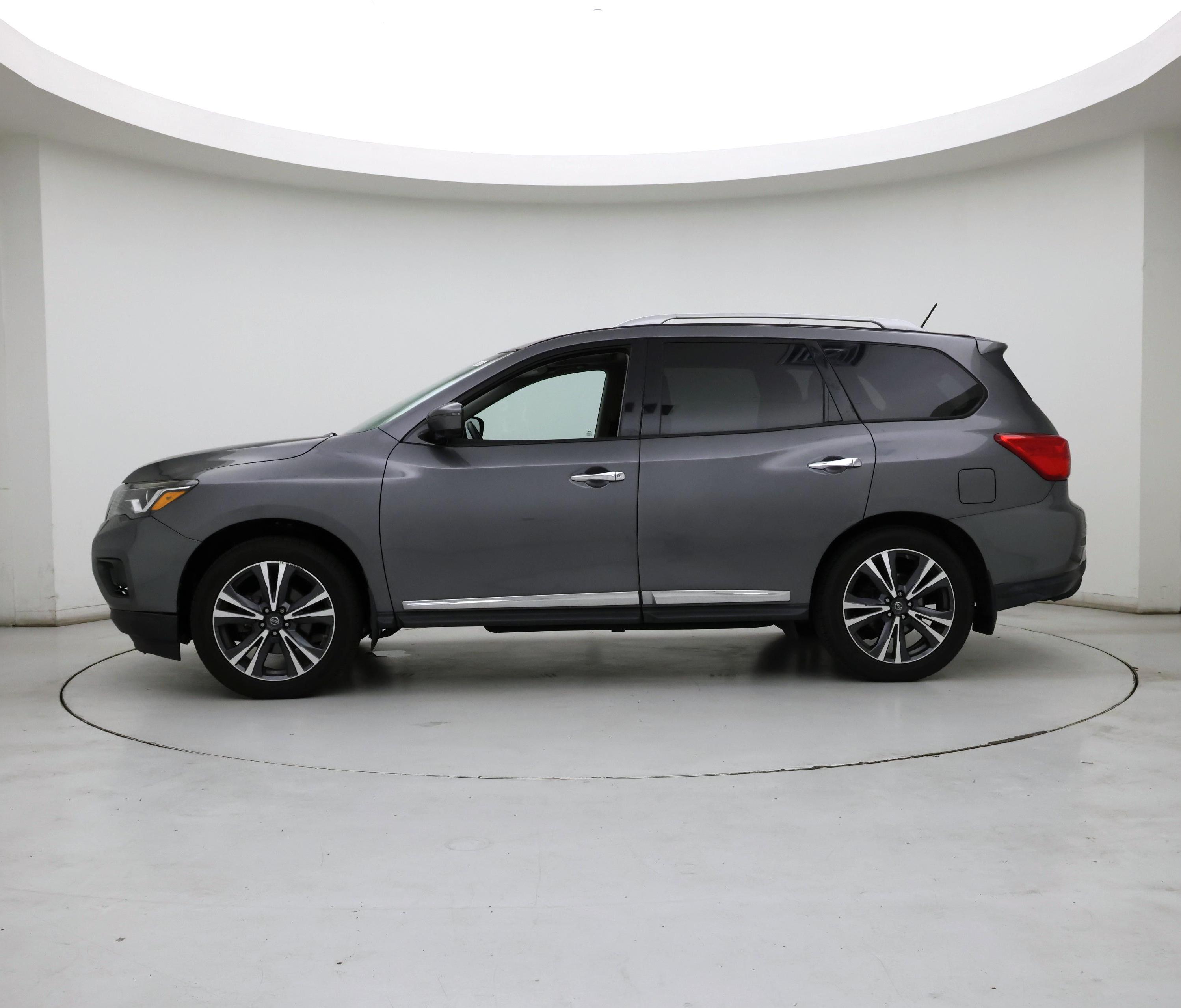 Thumbnail: 2017 Nissan Pathfinder - 3