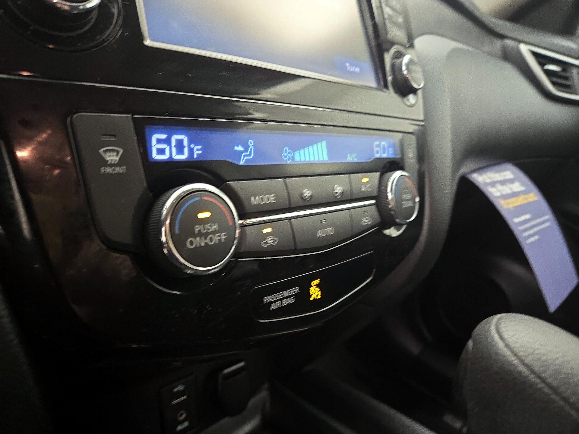 Thumbnail: 2016 Nissan Rogue - 17