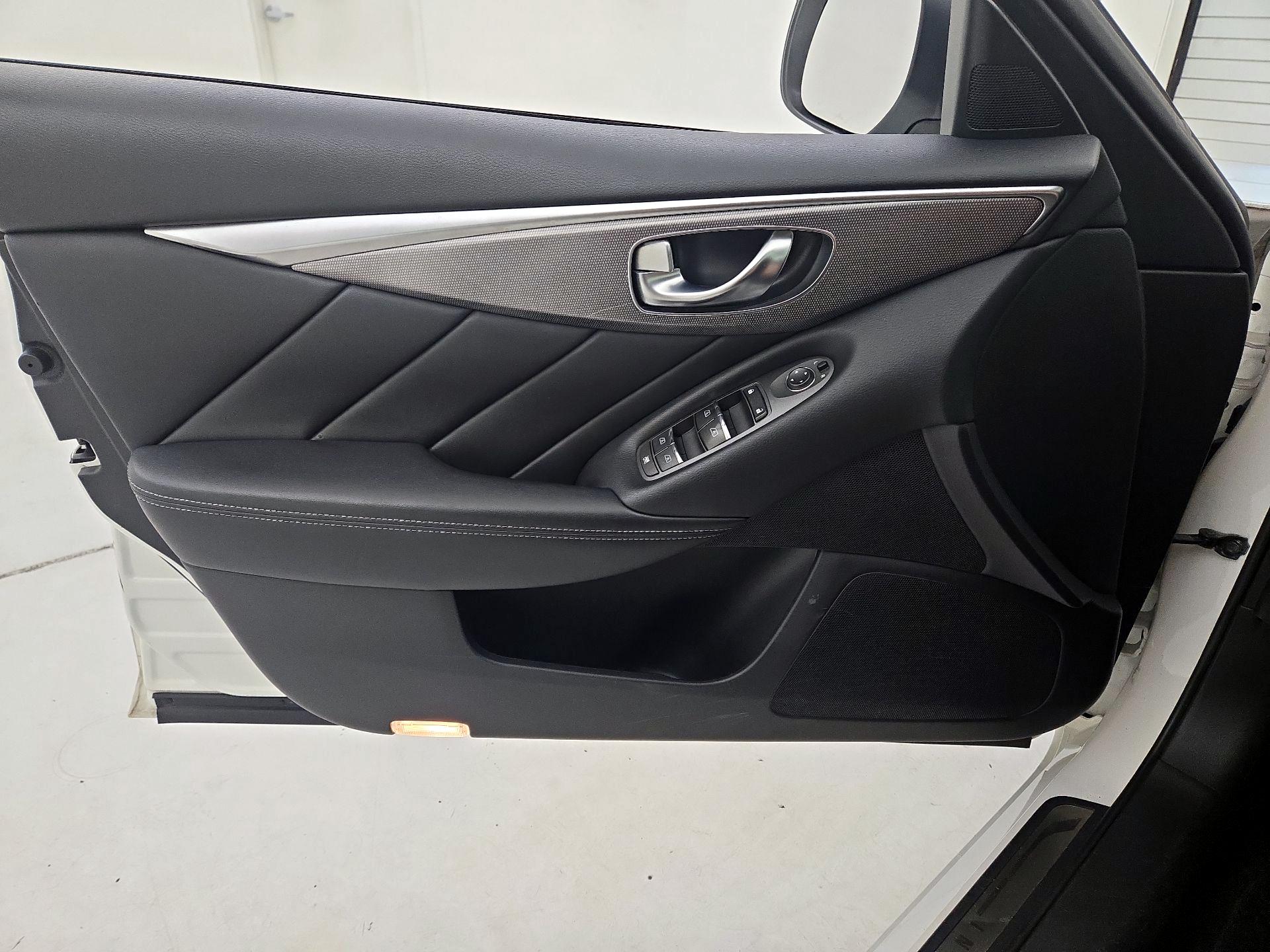 Thumbnail: 2015 INFINITI Q50 - 12