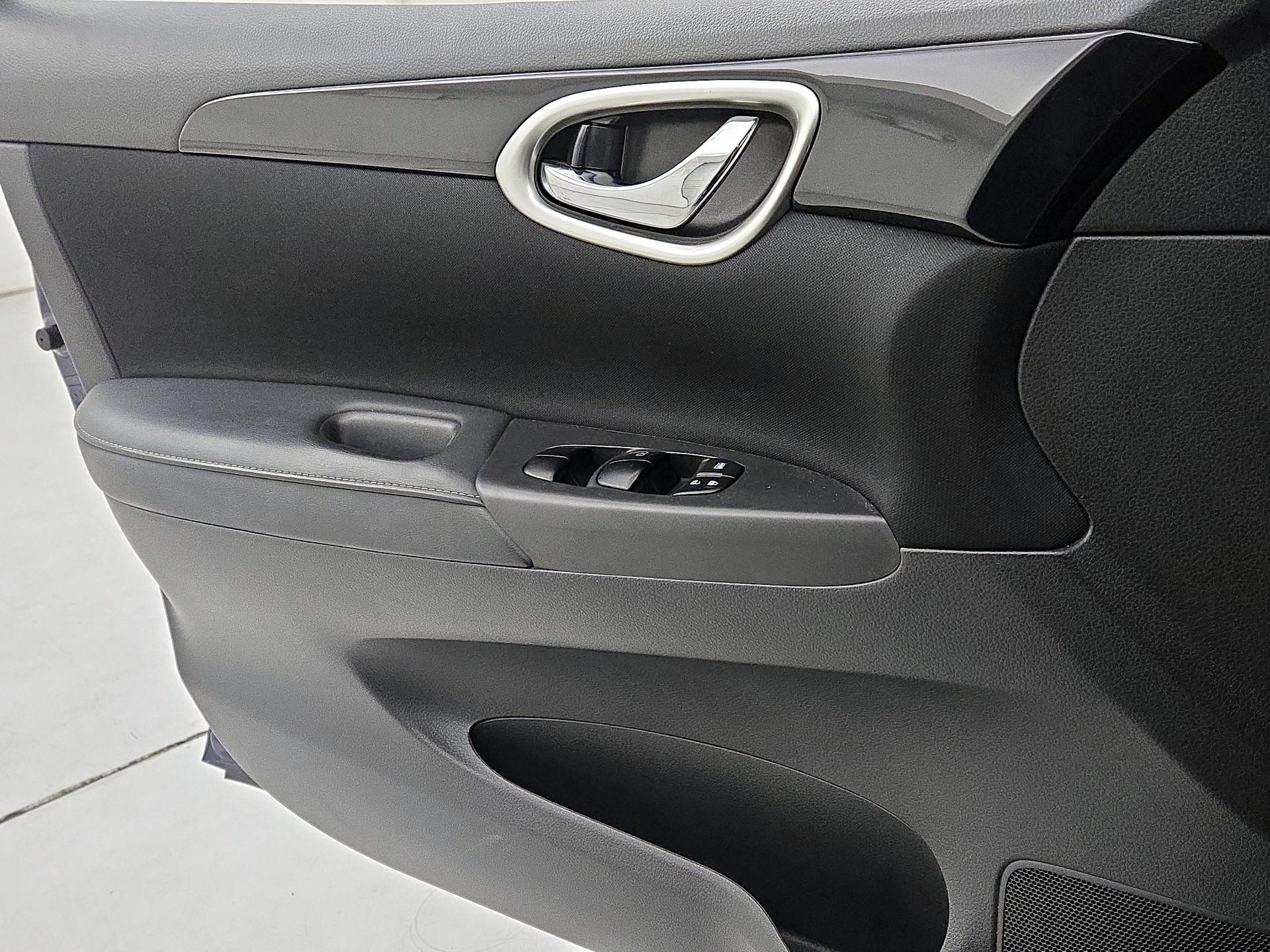 Thumbnail: 2018 Nissan Sentra - 12