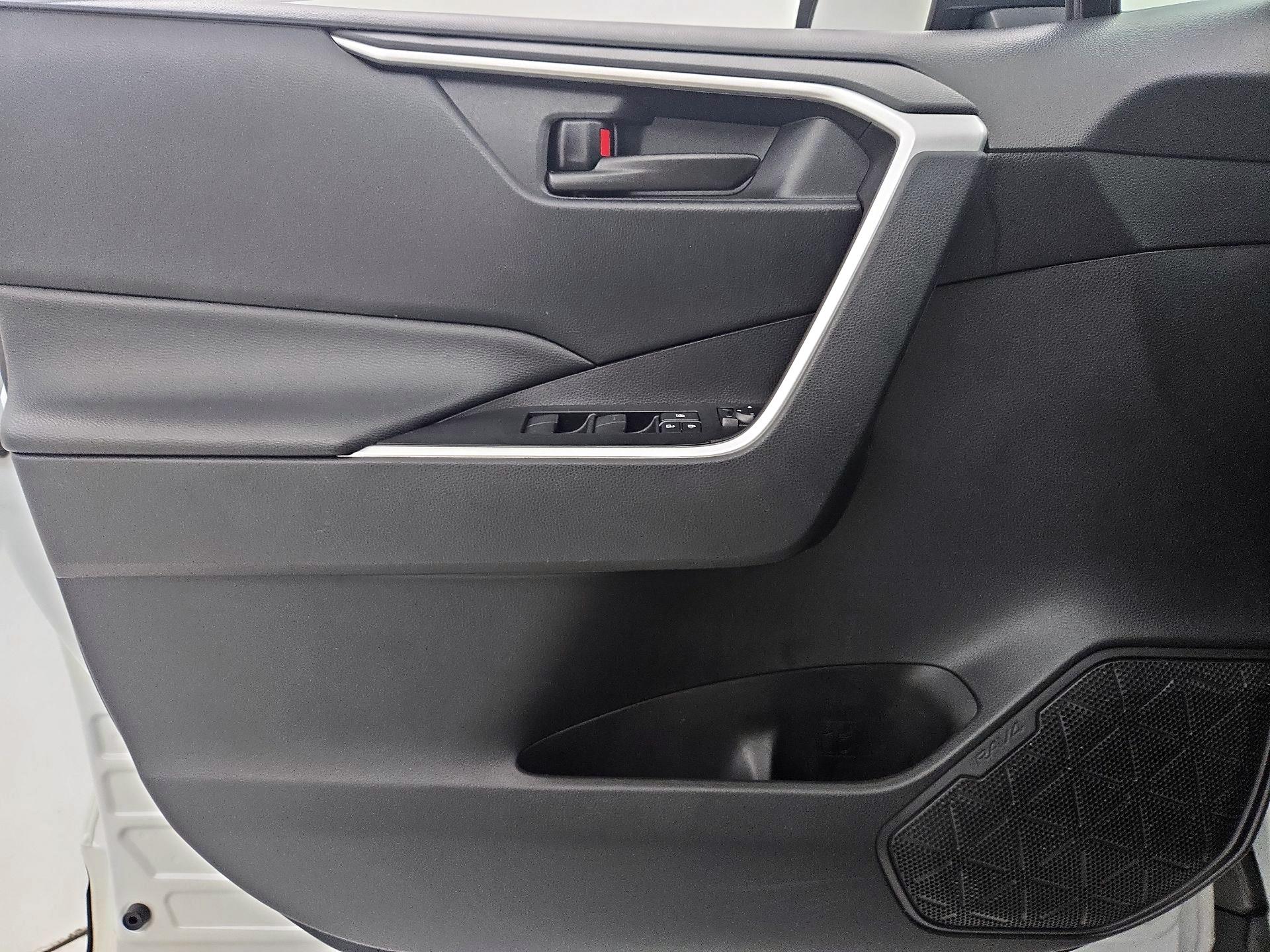 Thumbnail: 2021 Toyota RAV4 - 12