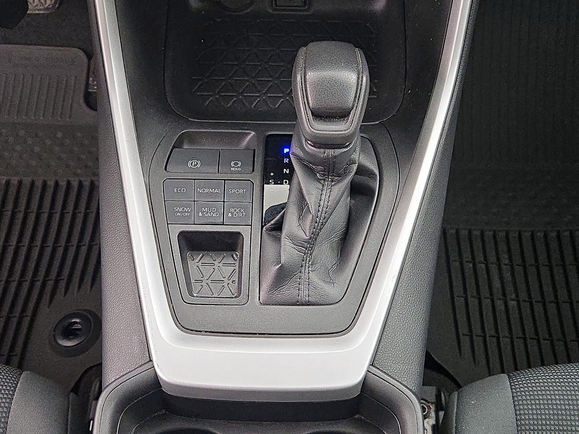 Thumbnail: 2021 Toyota RAV4 - 16