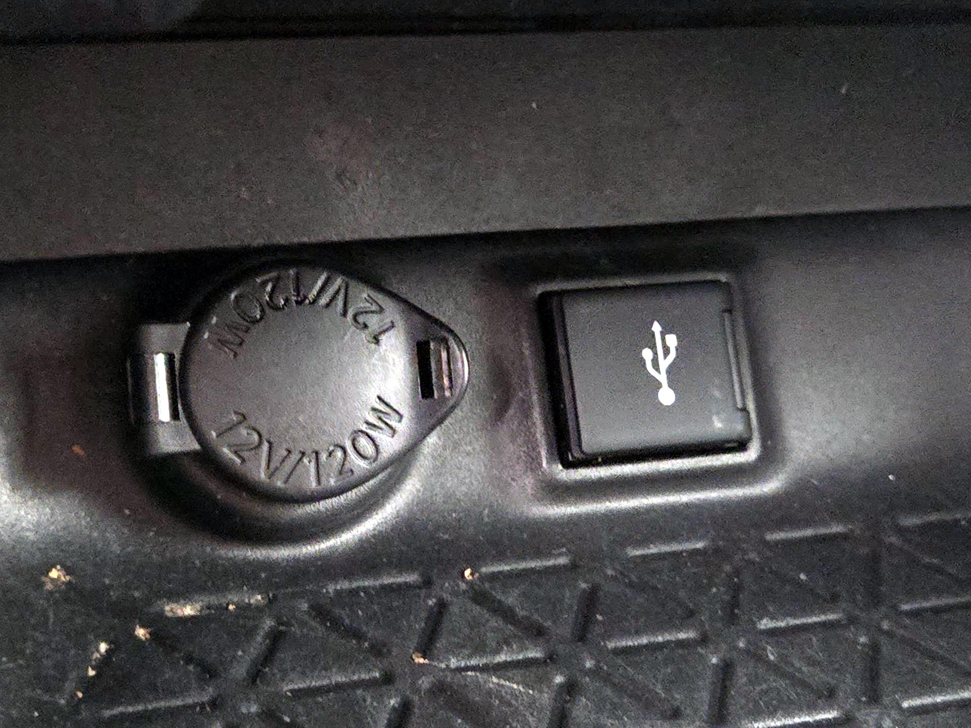 Thumbnail: 2021 Toyota RAV4 - 17