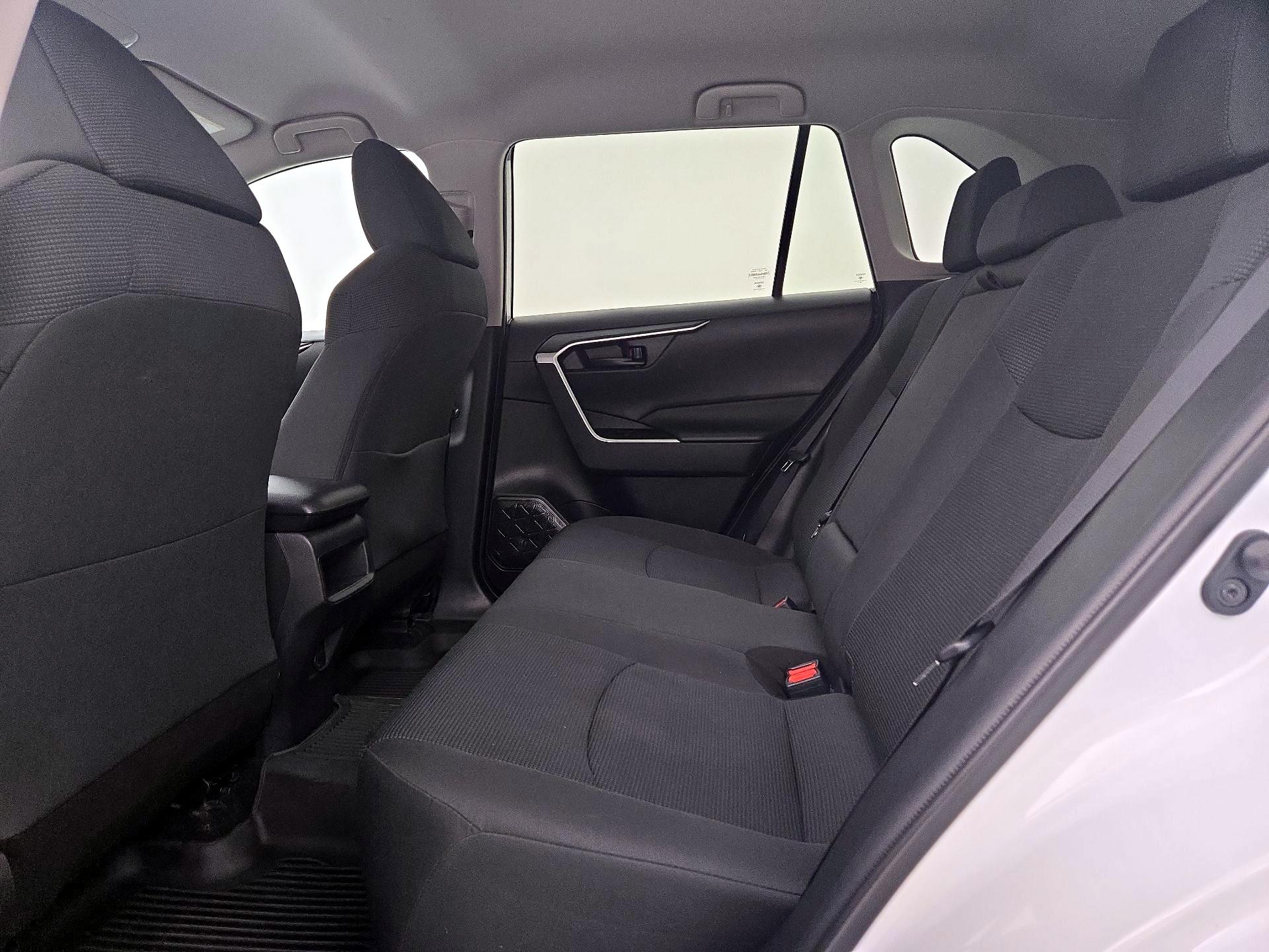 Thumbnail: 2021 Toyota RAV4 - 18