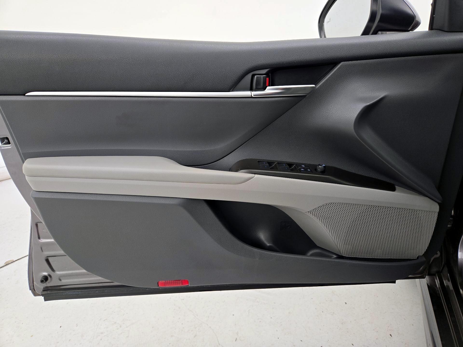 Thumbnail: 2022 Toyota Camry - 12