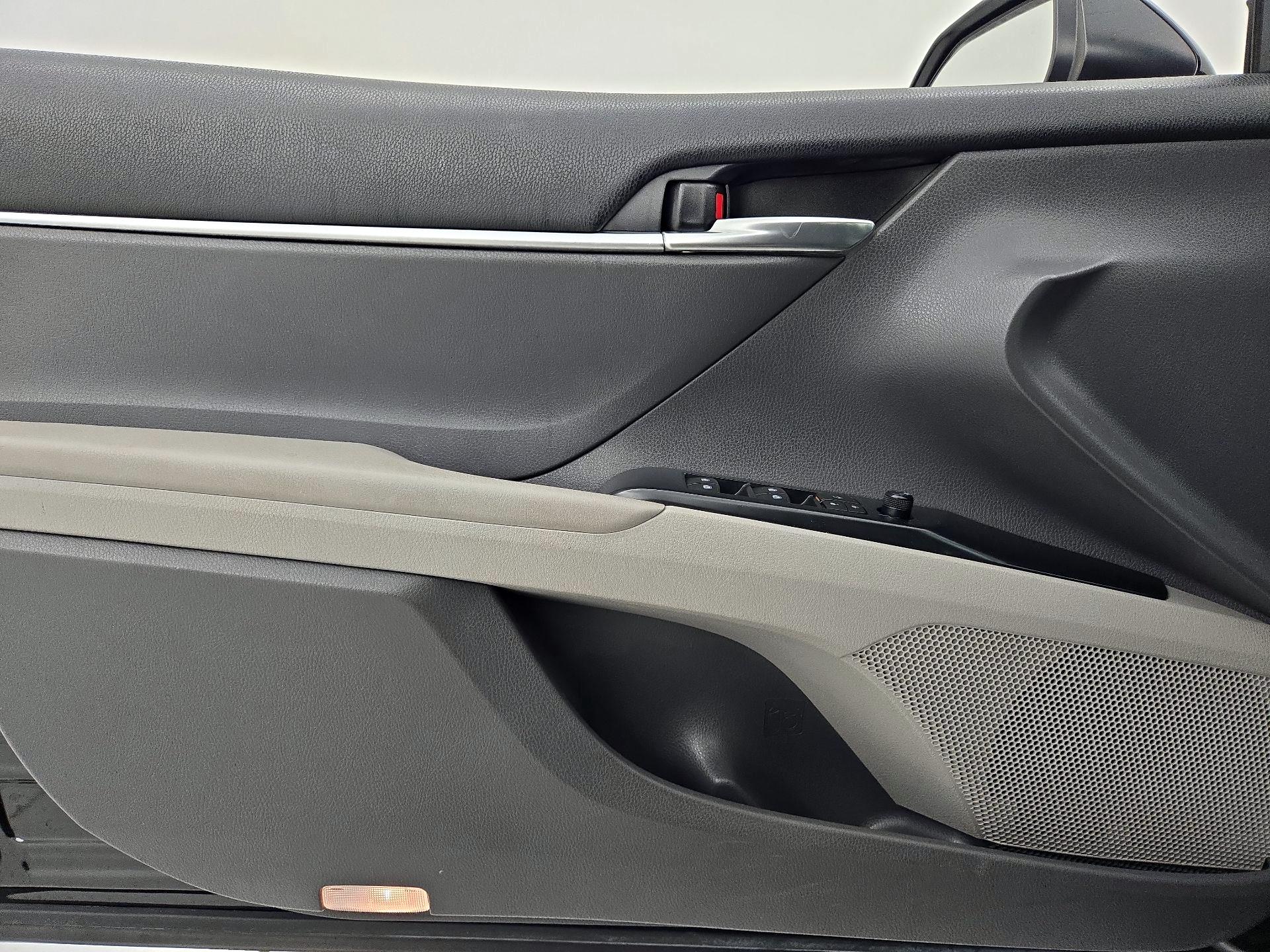 Thumbnail: 2019 Toyota Camry - 12