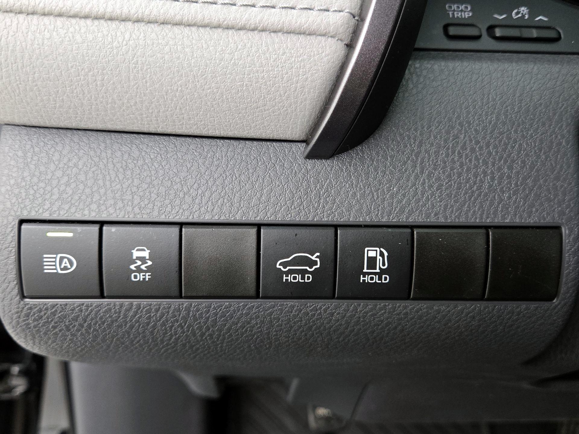 Thumbnail: 2019 Toyota Camry - 13