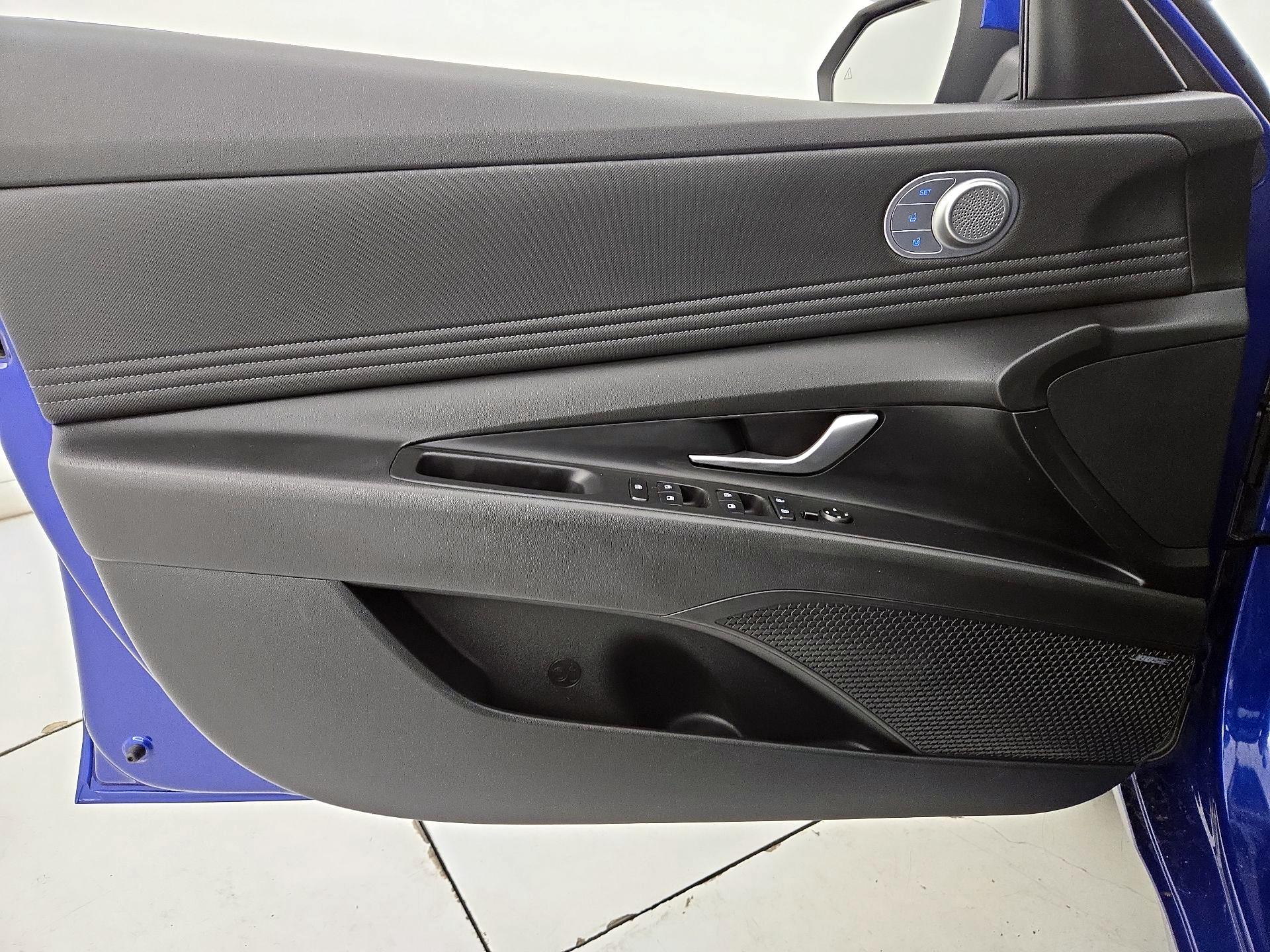 Thumbnail: 2022 Hyundai Elantra - 12
