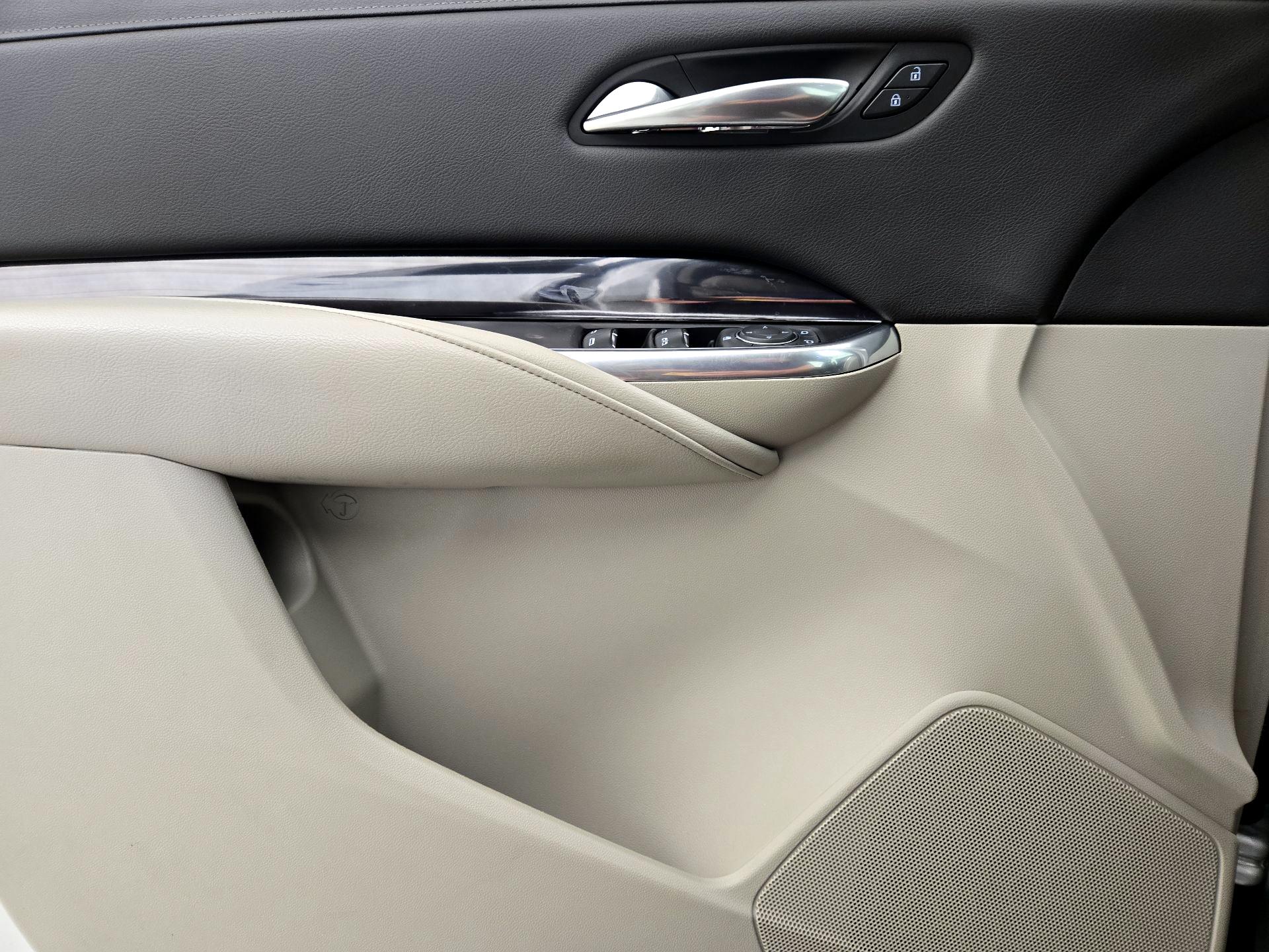 Thumbnail: 2020 Cadillac XT4 - 12