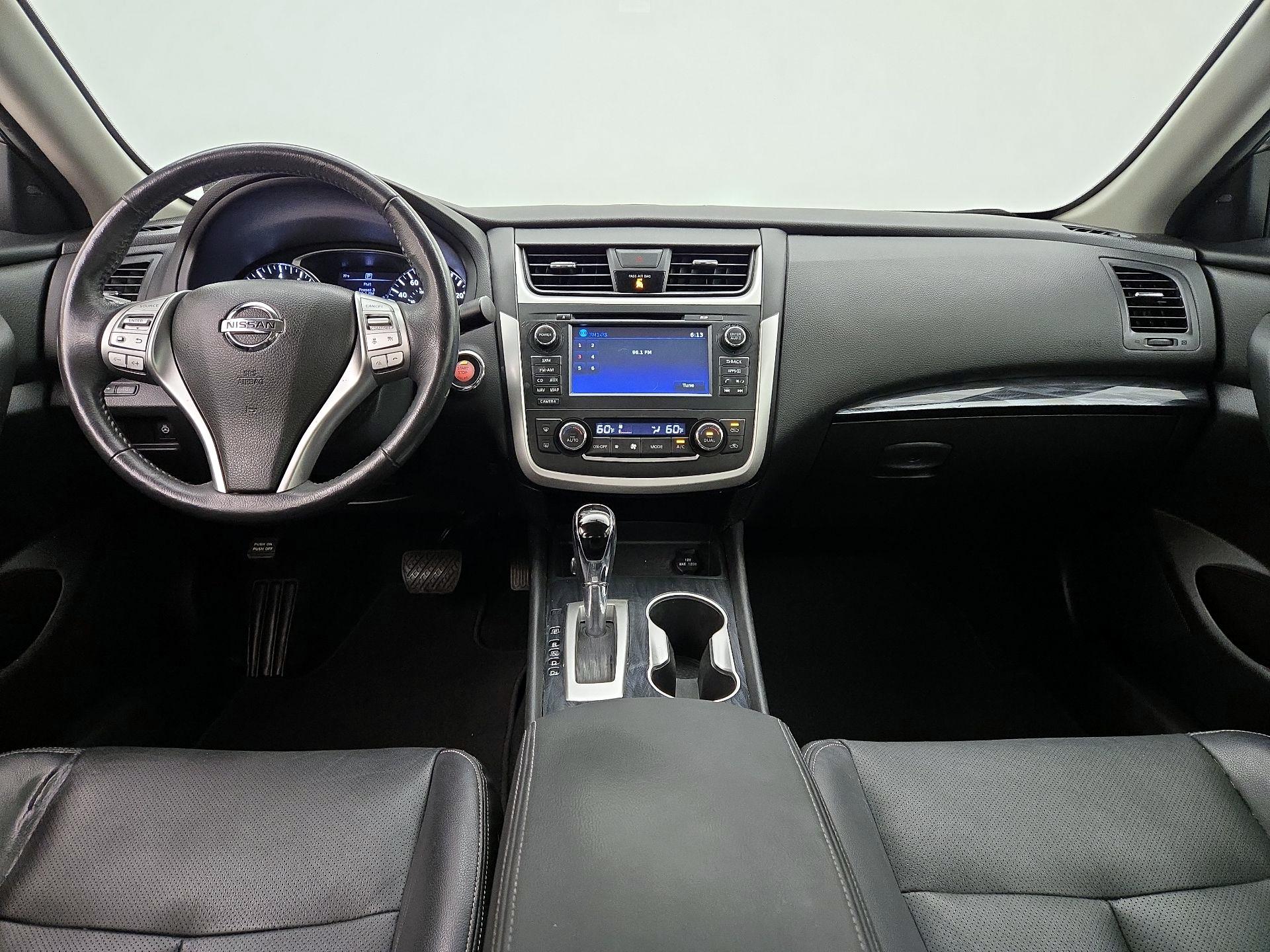 Thumbnail: 2016 Nissan Altima - 9
