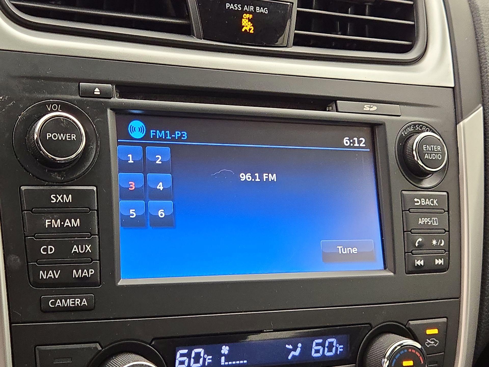 Thumbnail: 2016 Nissan Altima - 16