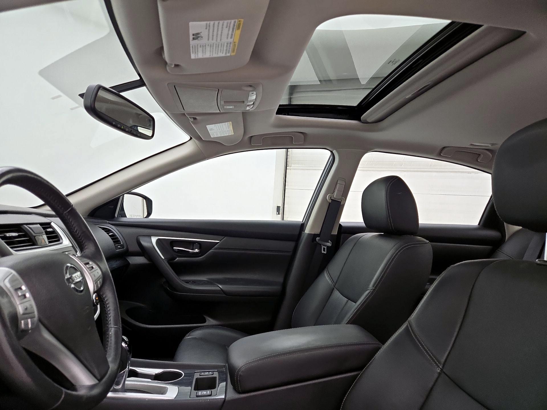 Thumbnail: 2016 Nissan Altima - 20