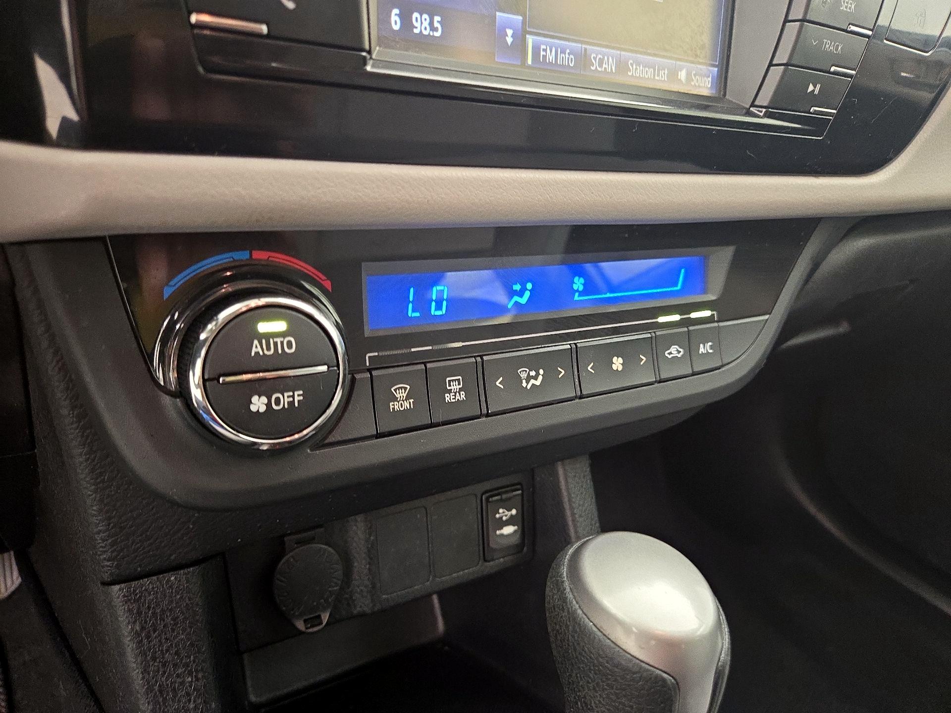 Thumbnail: 2014 Toyota Corolla - 16