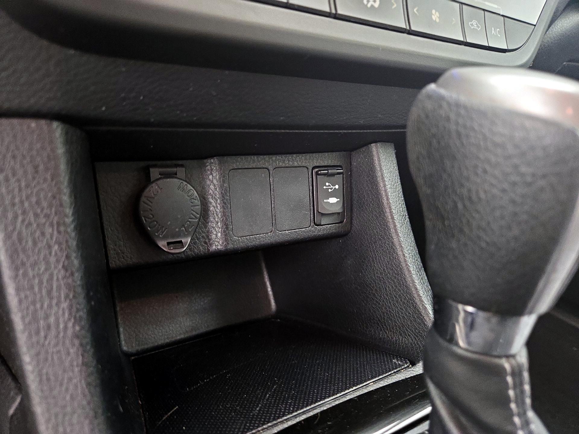 Thumbnail: 2014 Toyota Corolla - 18