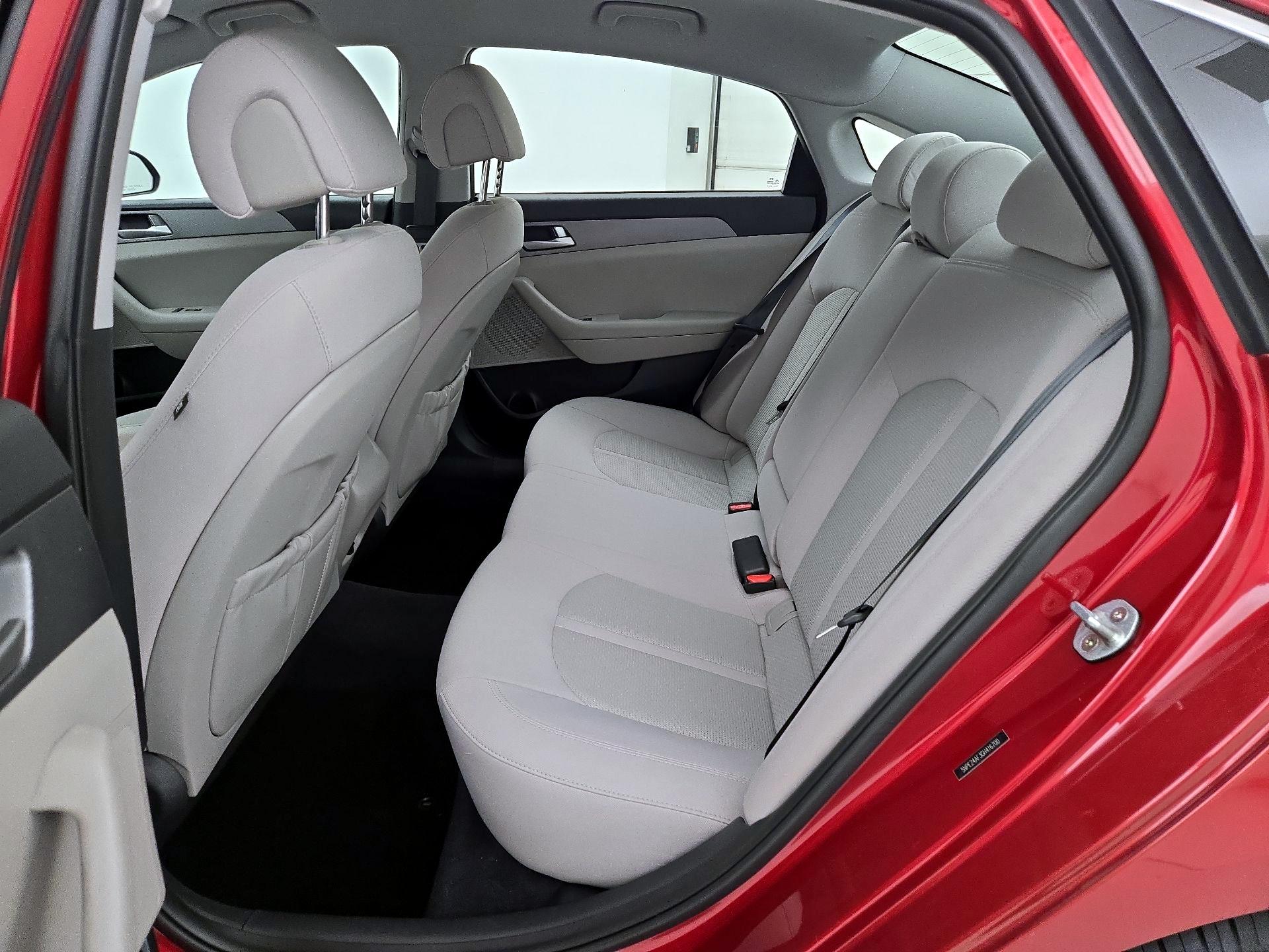 Thumbnail: 2016 Hyundai Sonata - 18