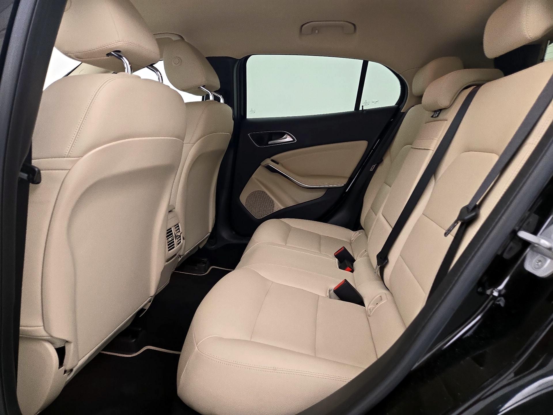 Thumbnail: 2016 Mercedes-Benz GLA - 20