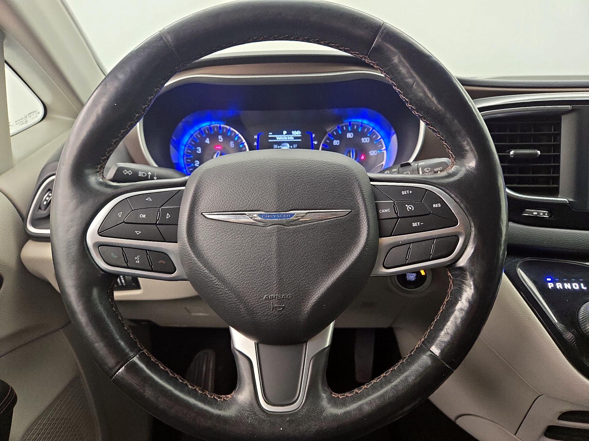 Thumbnail: 2019 Chrysler Pacifica - 10