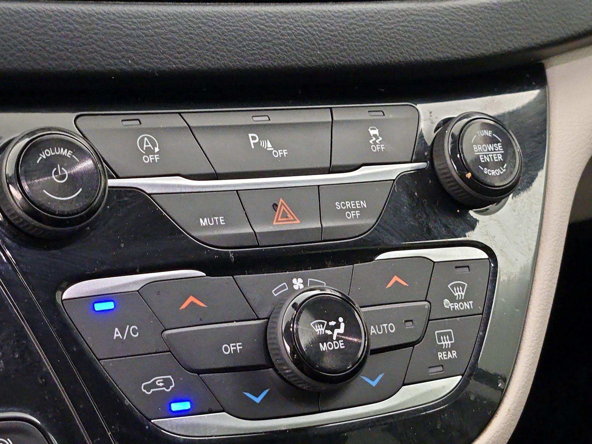 Thumbnail: 2019 Chrysler Pacifica - 16