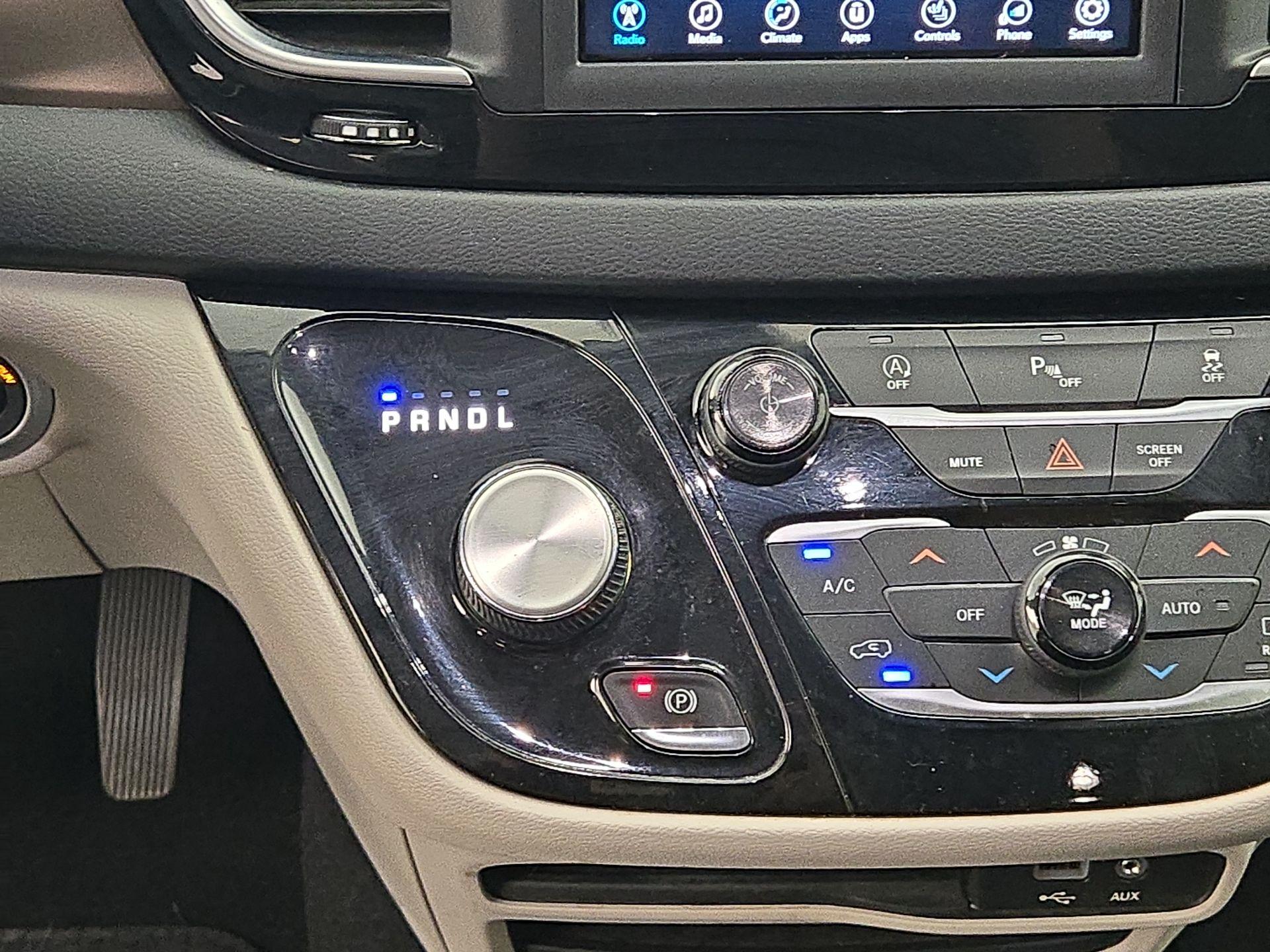 Thumbnail: 2019 Chrysler Pacifica - 17
