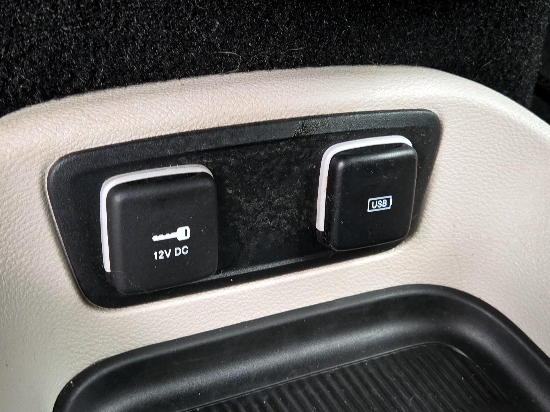 Thumbnail: 2019 Chrysler Pacifica - 18