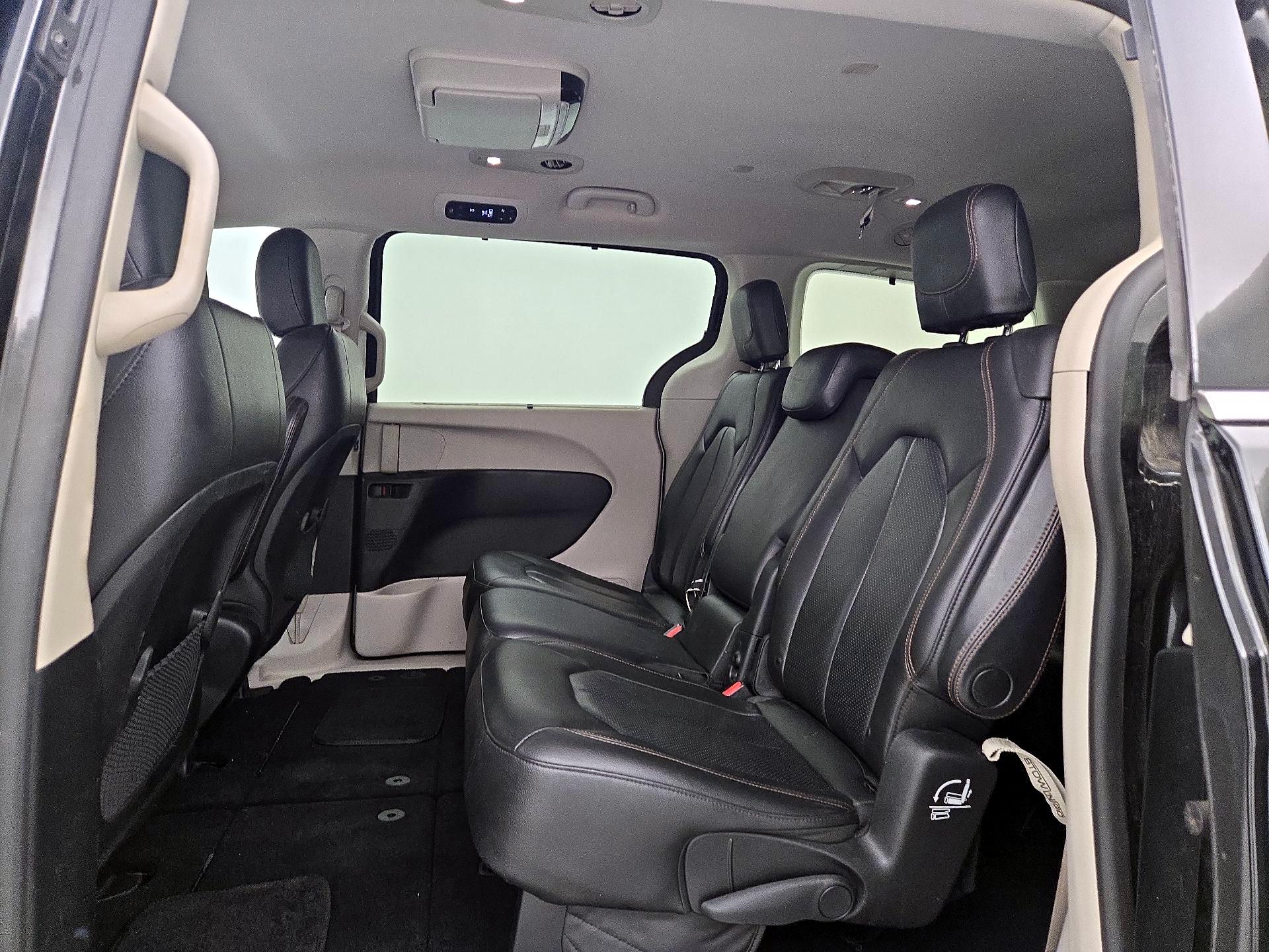 Thumbnail: 2019 Chrysler Pacifica - 19