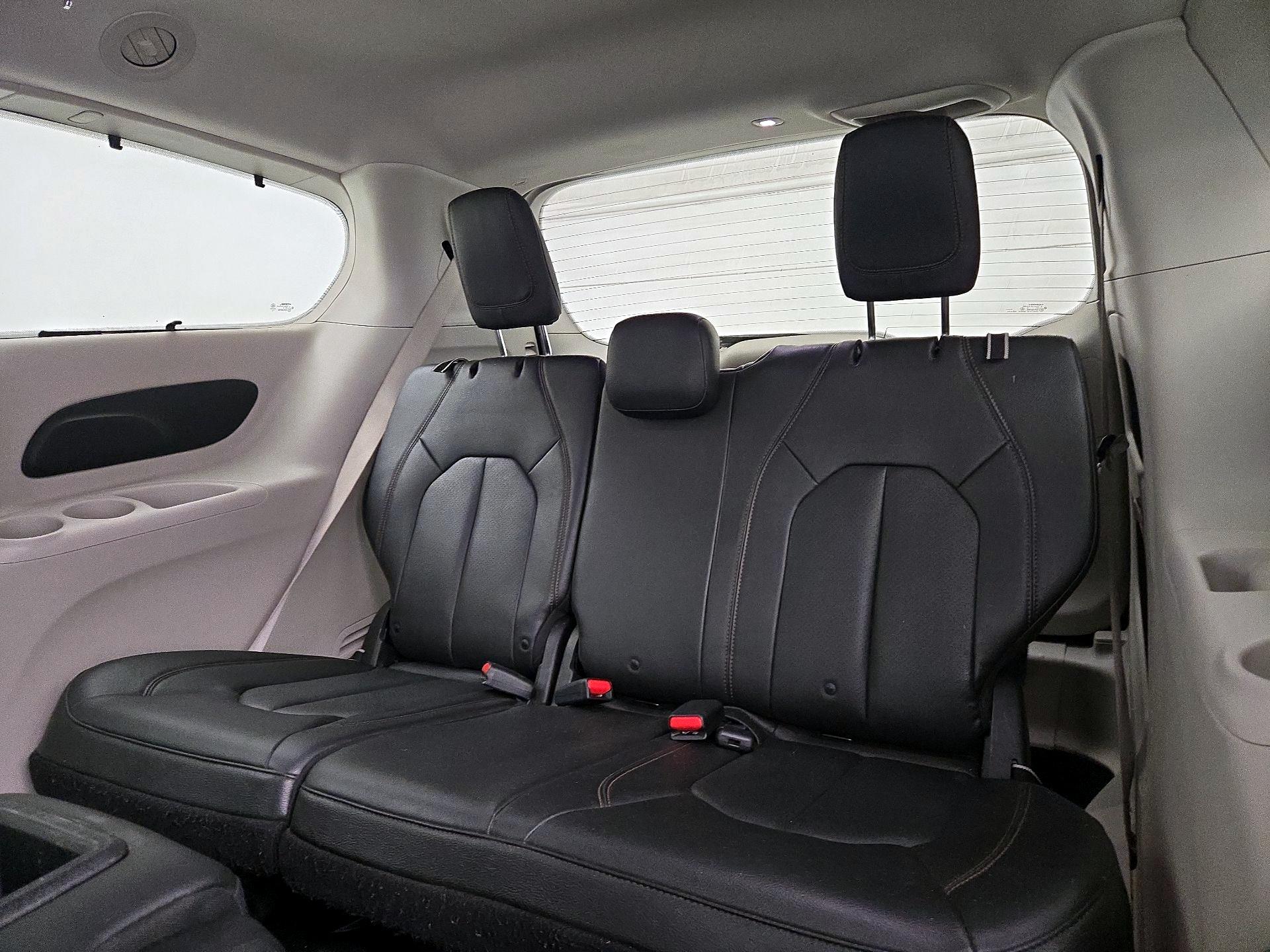 Thumbnail: 2019 Chrysler Pacifica - 20