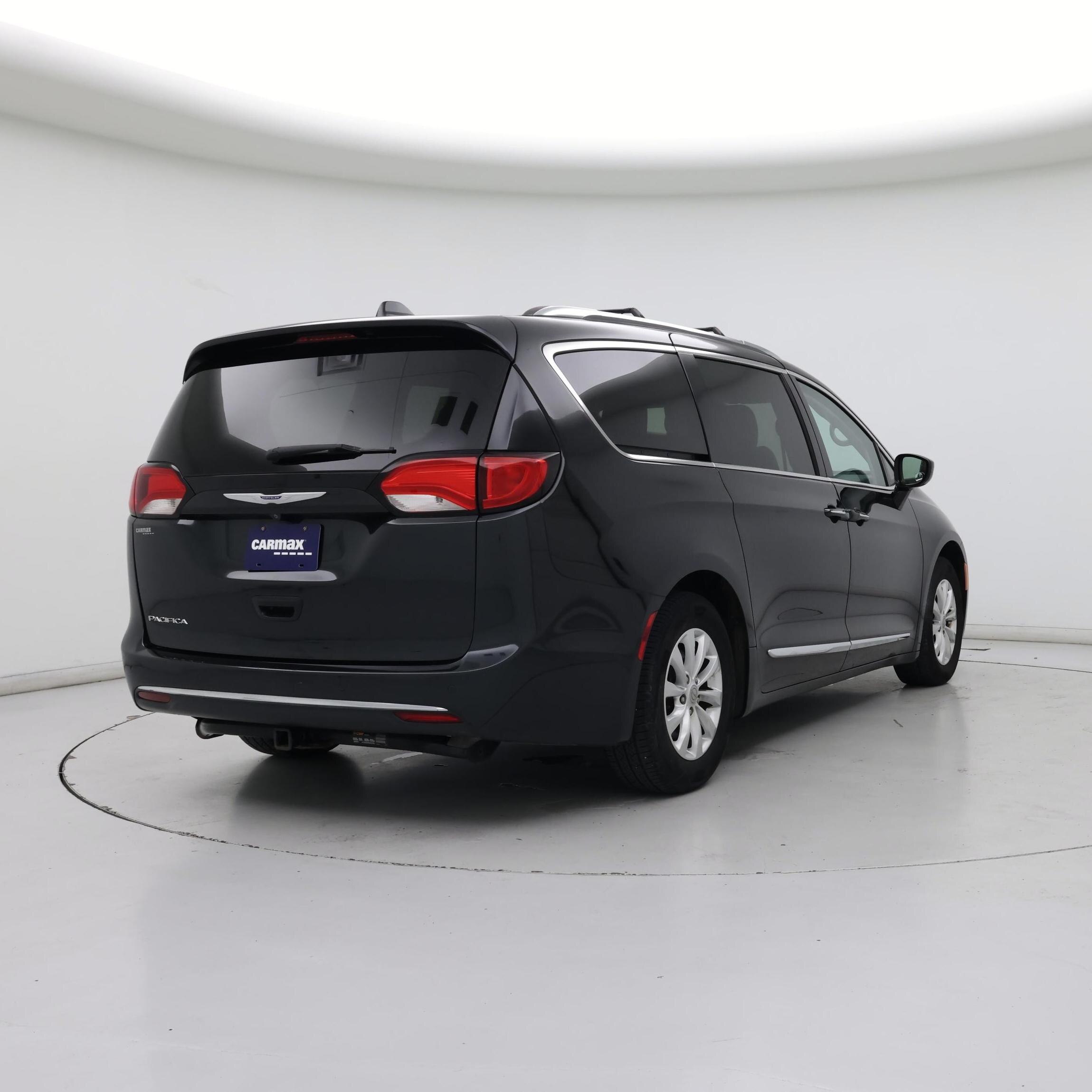 Thumbnail: 2019 Chrysler Pacifica - 8