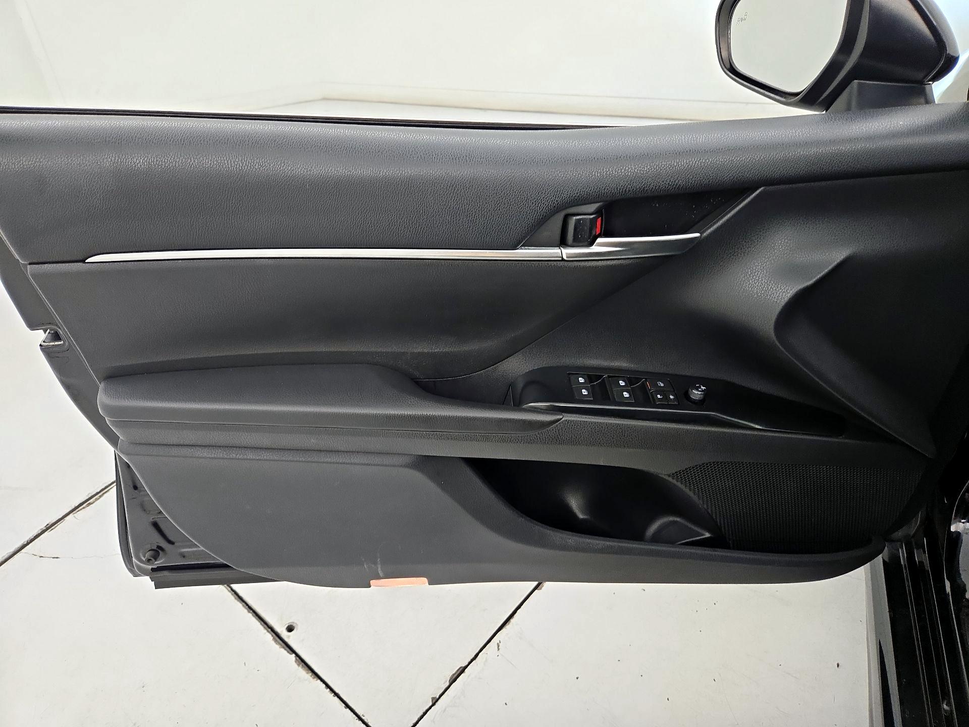 Thumbnail: 2018 Toyota Camry - 12
