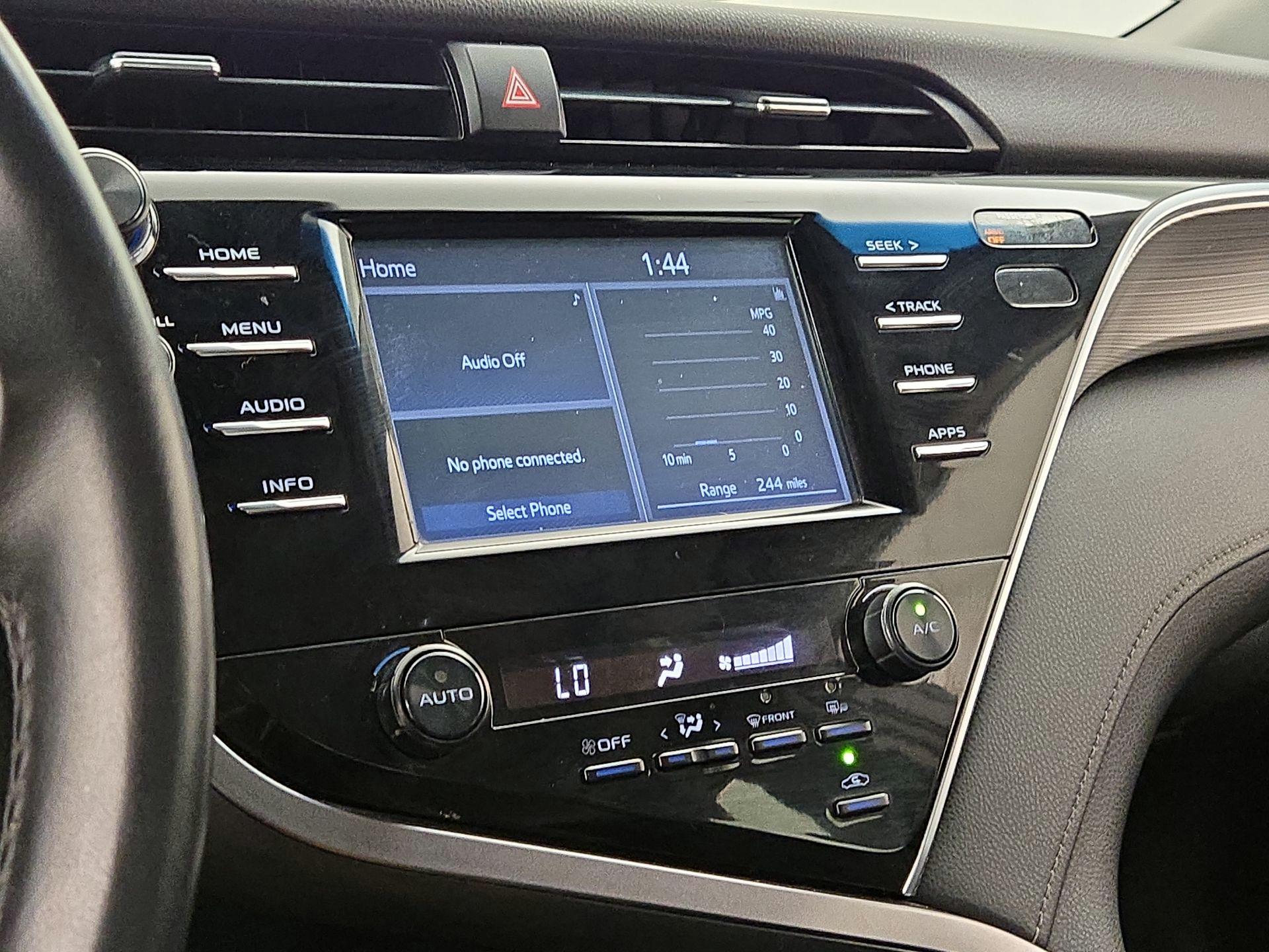 Thumbnail: 2018 Toyota Camry - 16