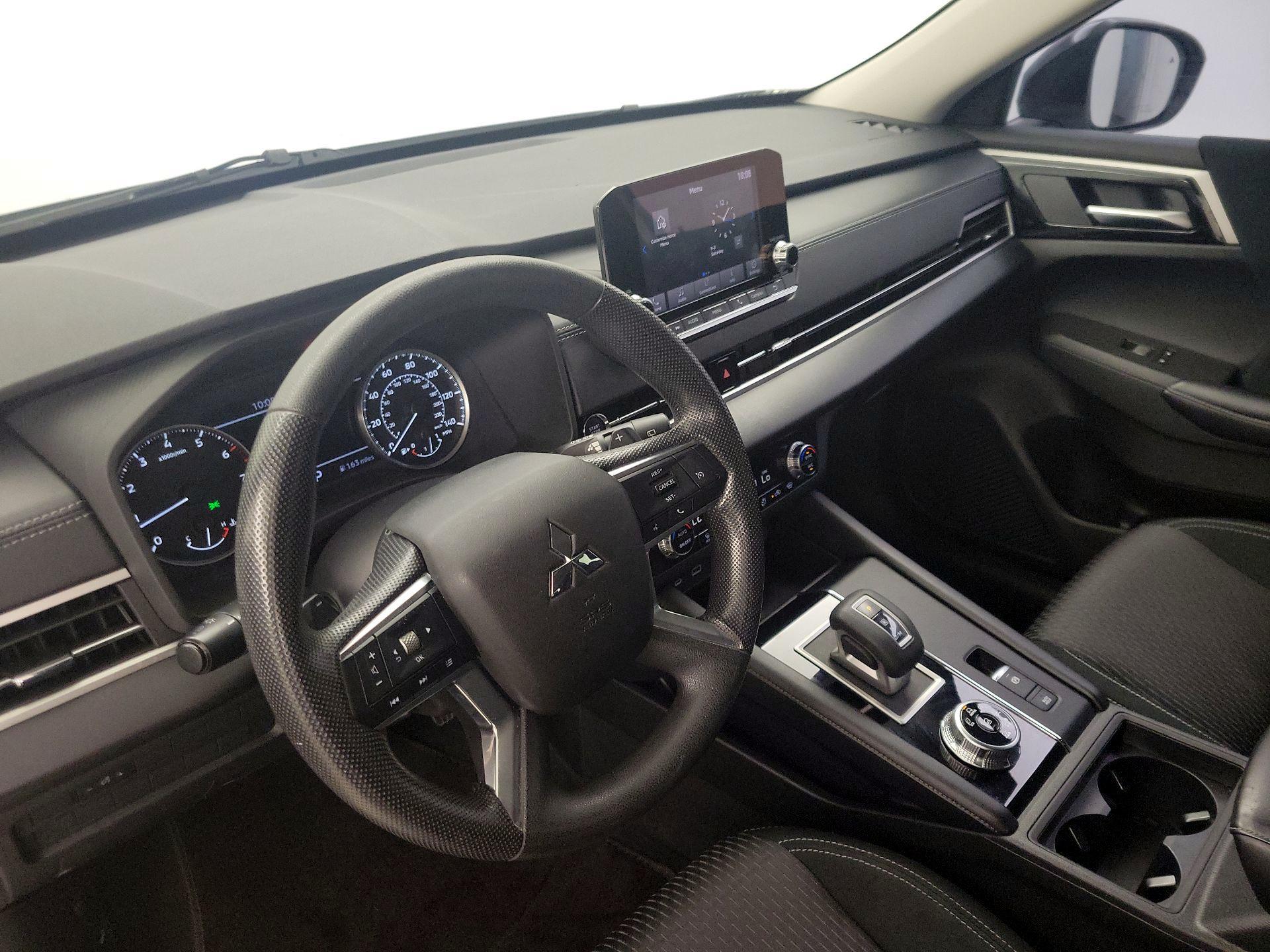 Thumbnail: 2022 Mitsubishi Outlander - 9