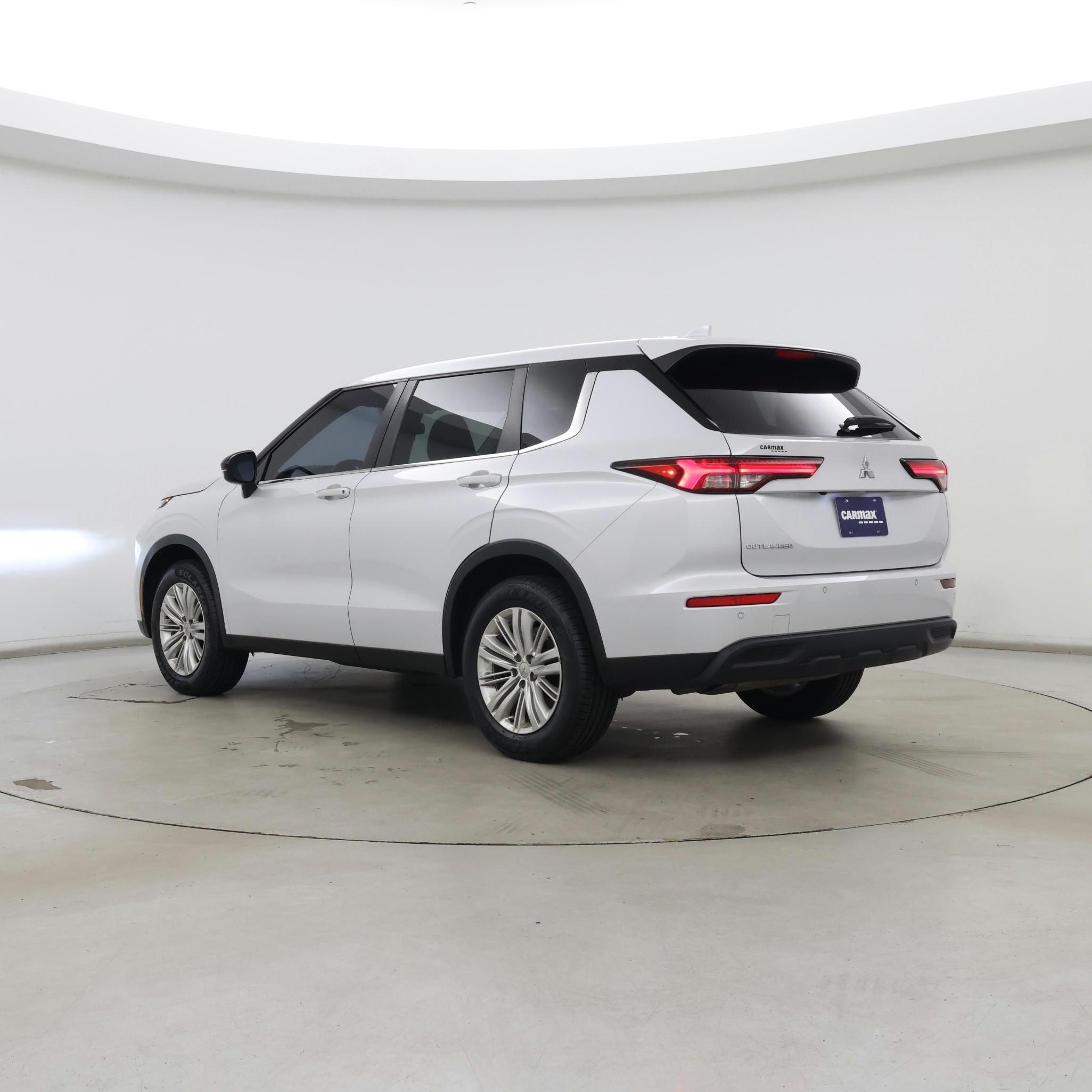 Thumbnail: 2022 Mitsubishi Outlander - 2