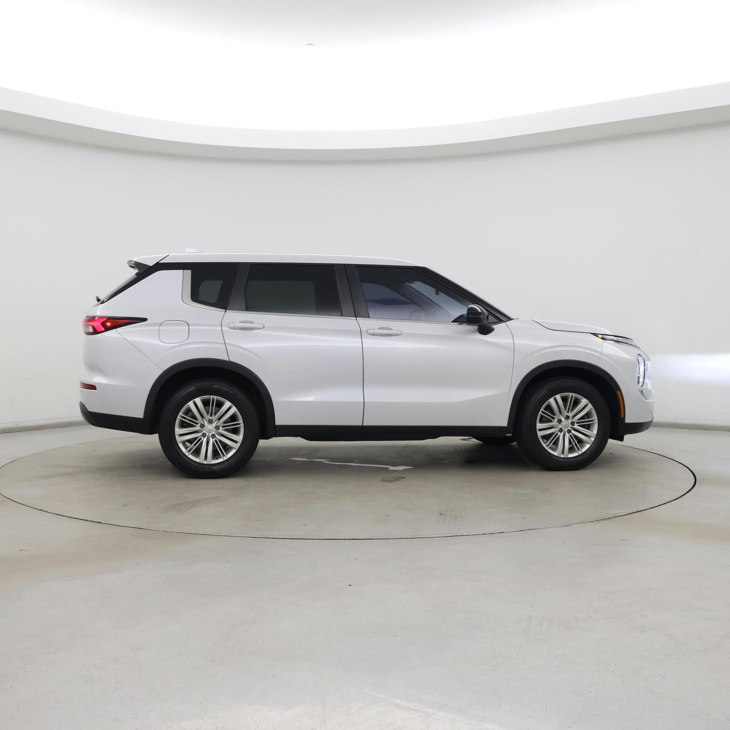Thumbnail: 2022 Mitsubishi Outlander - 7