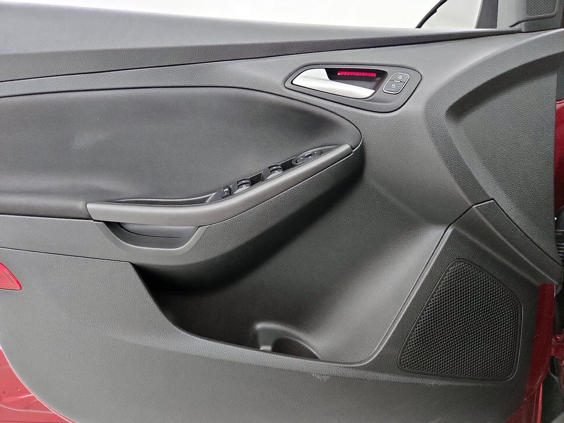 Thumbnail: 2017 Ford Focus - 12
