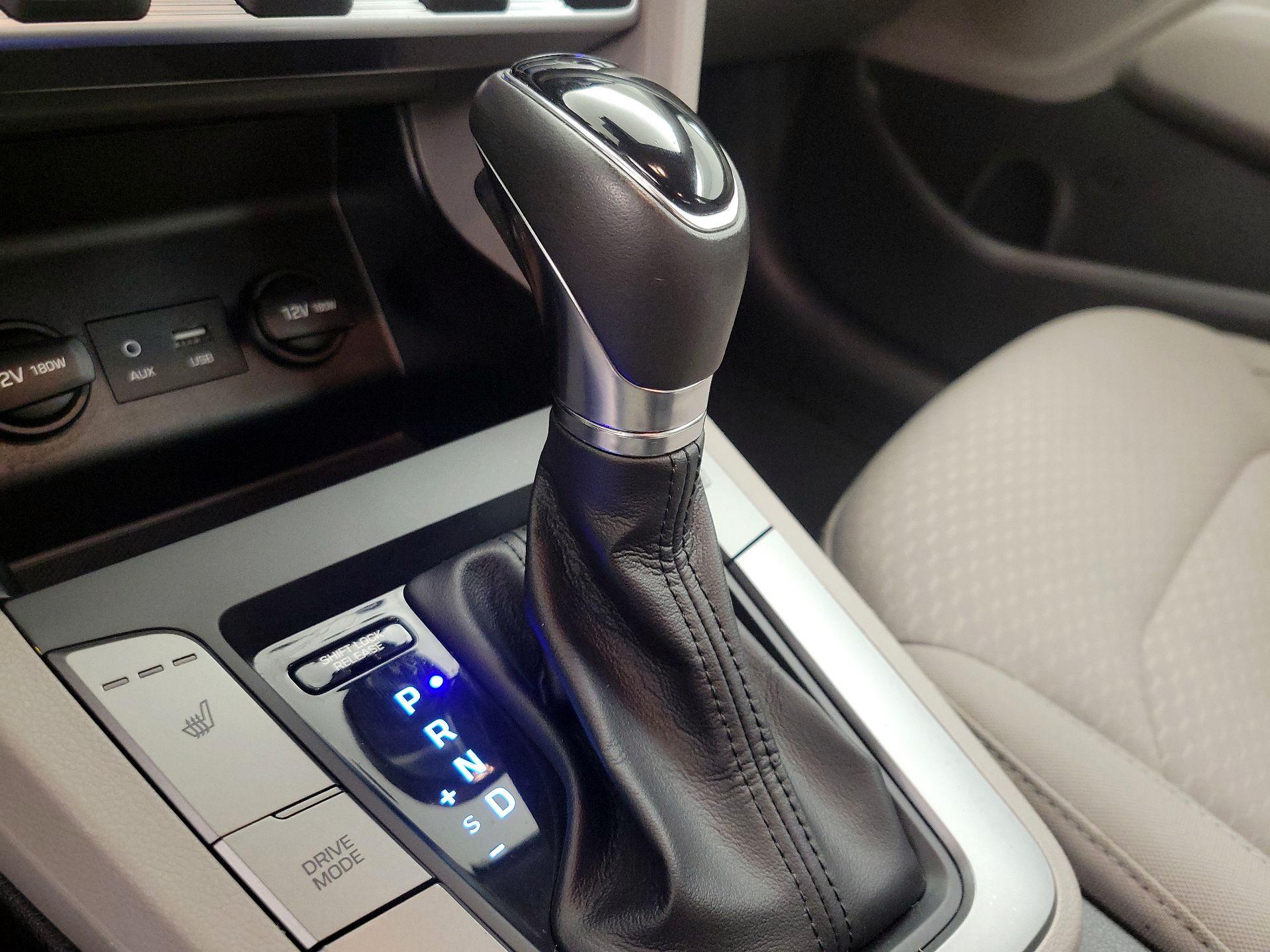 Thumbnail: 2020 Hyundai Elantra - 17