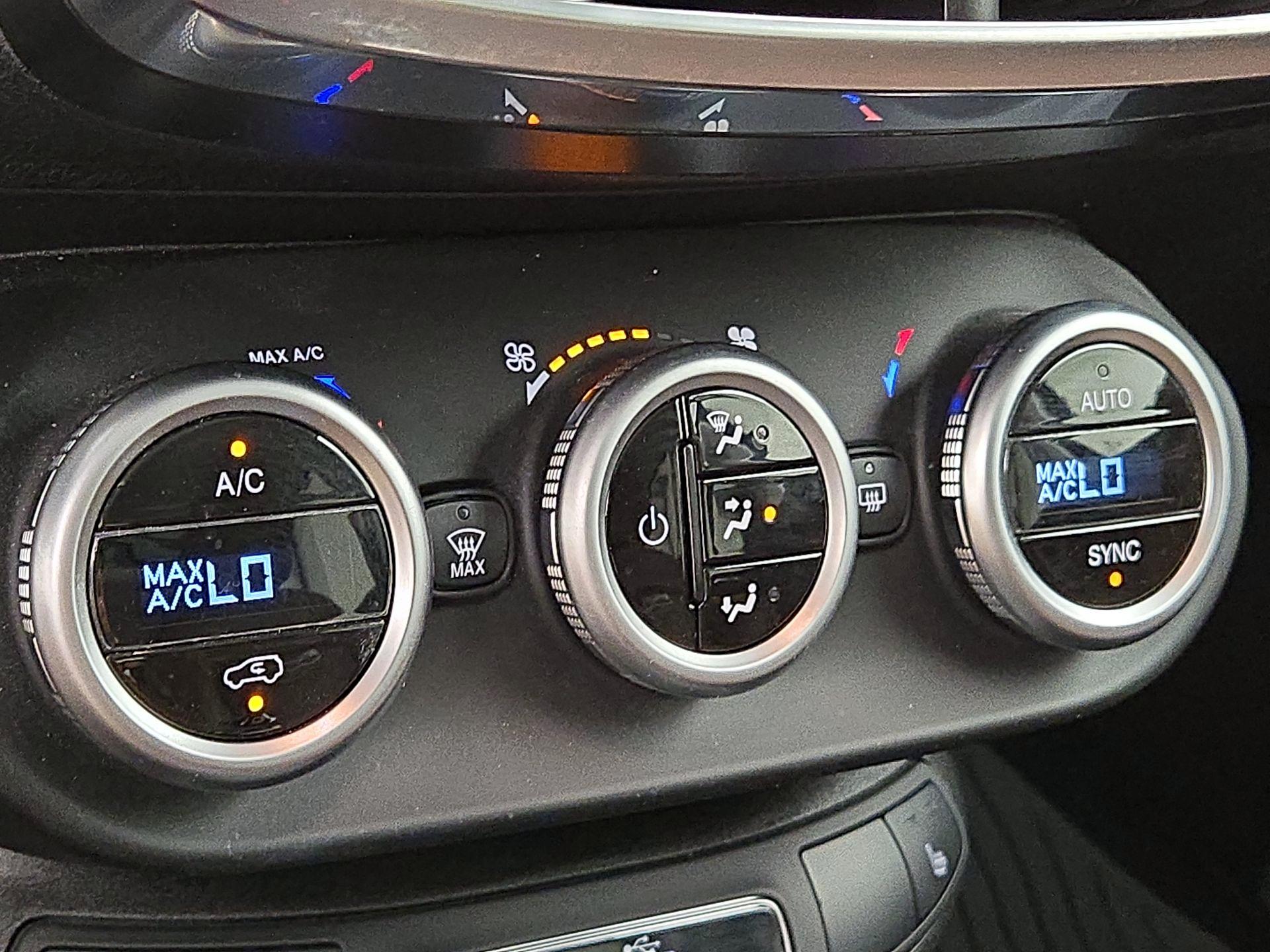 Thumbnail: 2016 Fiat 500X - 17