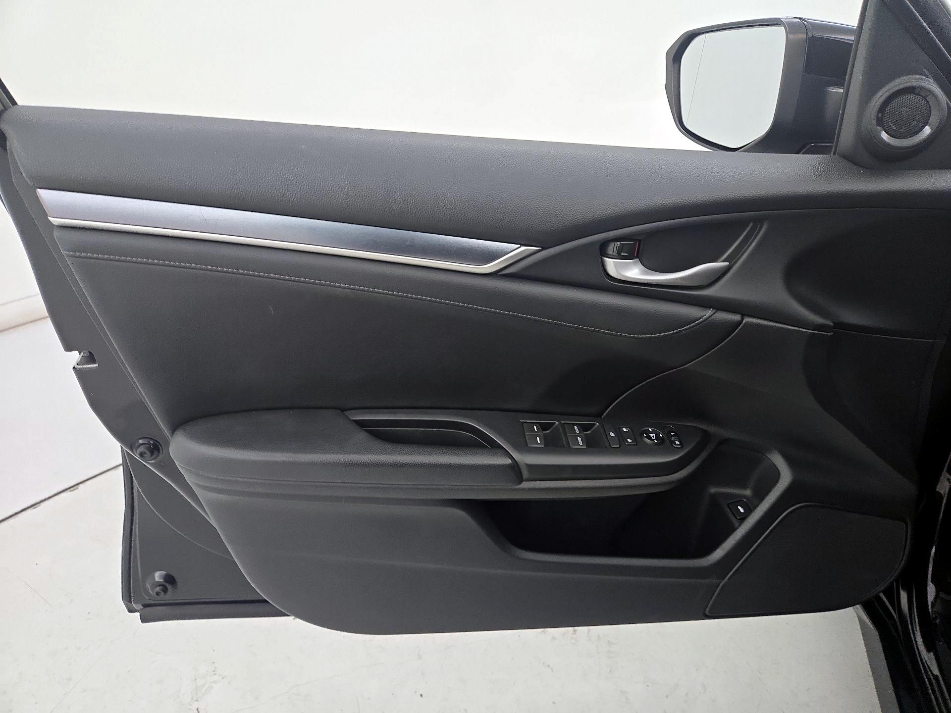 Thumbnail: 2016 Honda Civic - 12