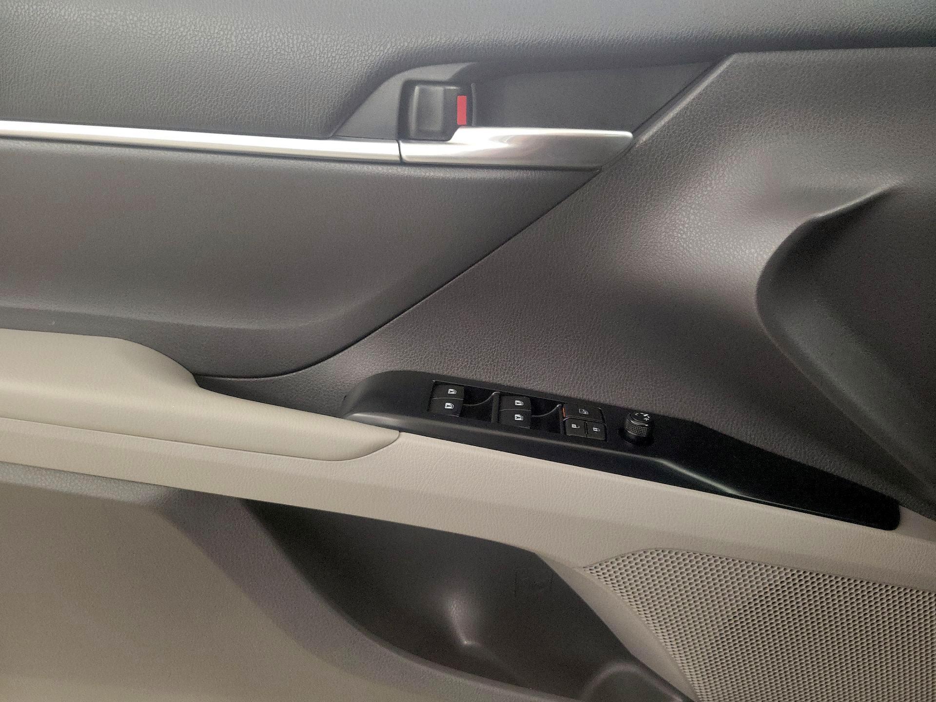 Thumbnail: 2019 Toyota Camry - 12