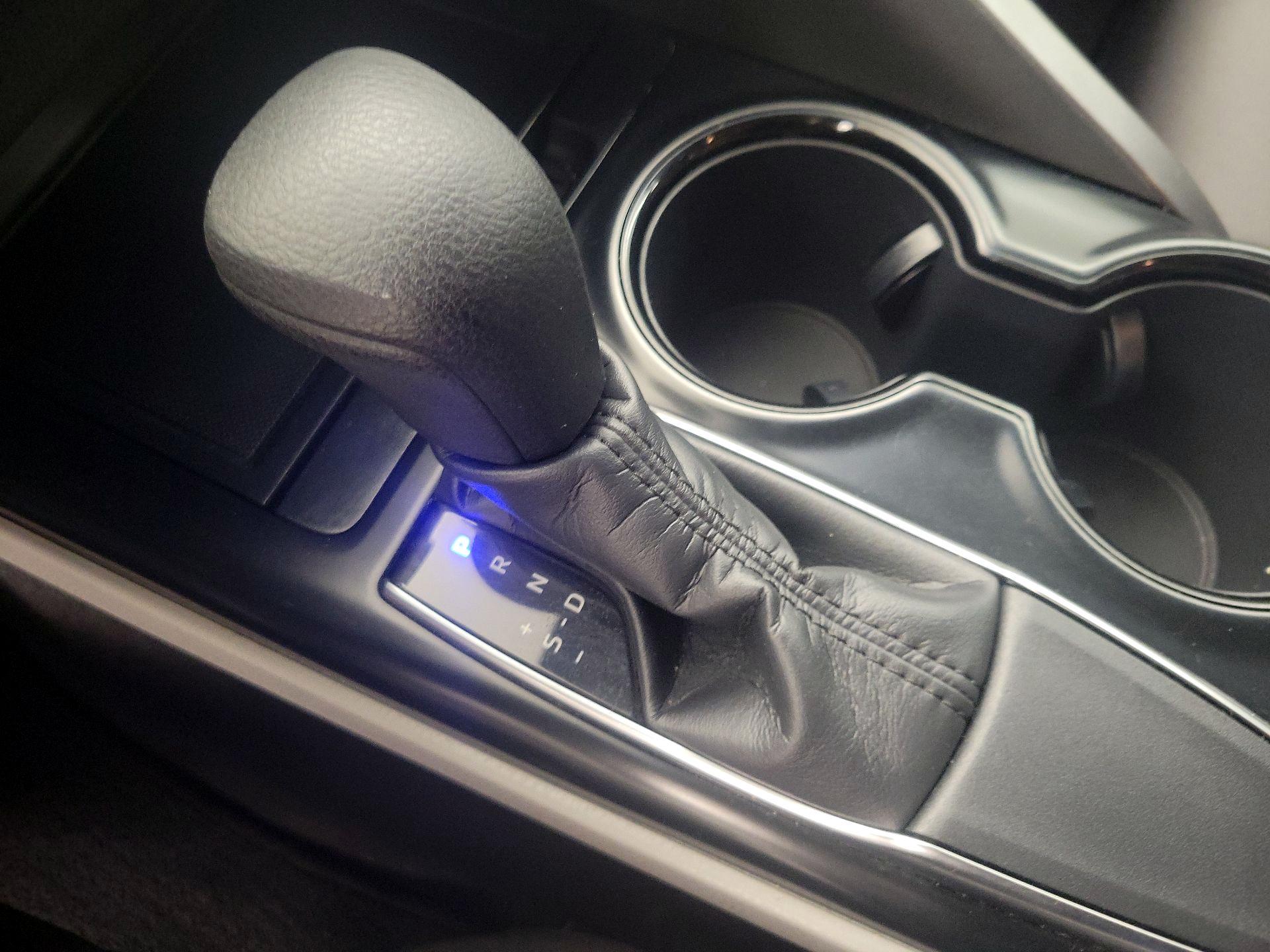 Thumbnail: 2019 Toyota Camry - 17