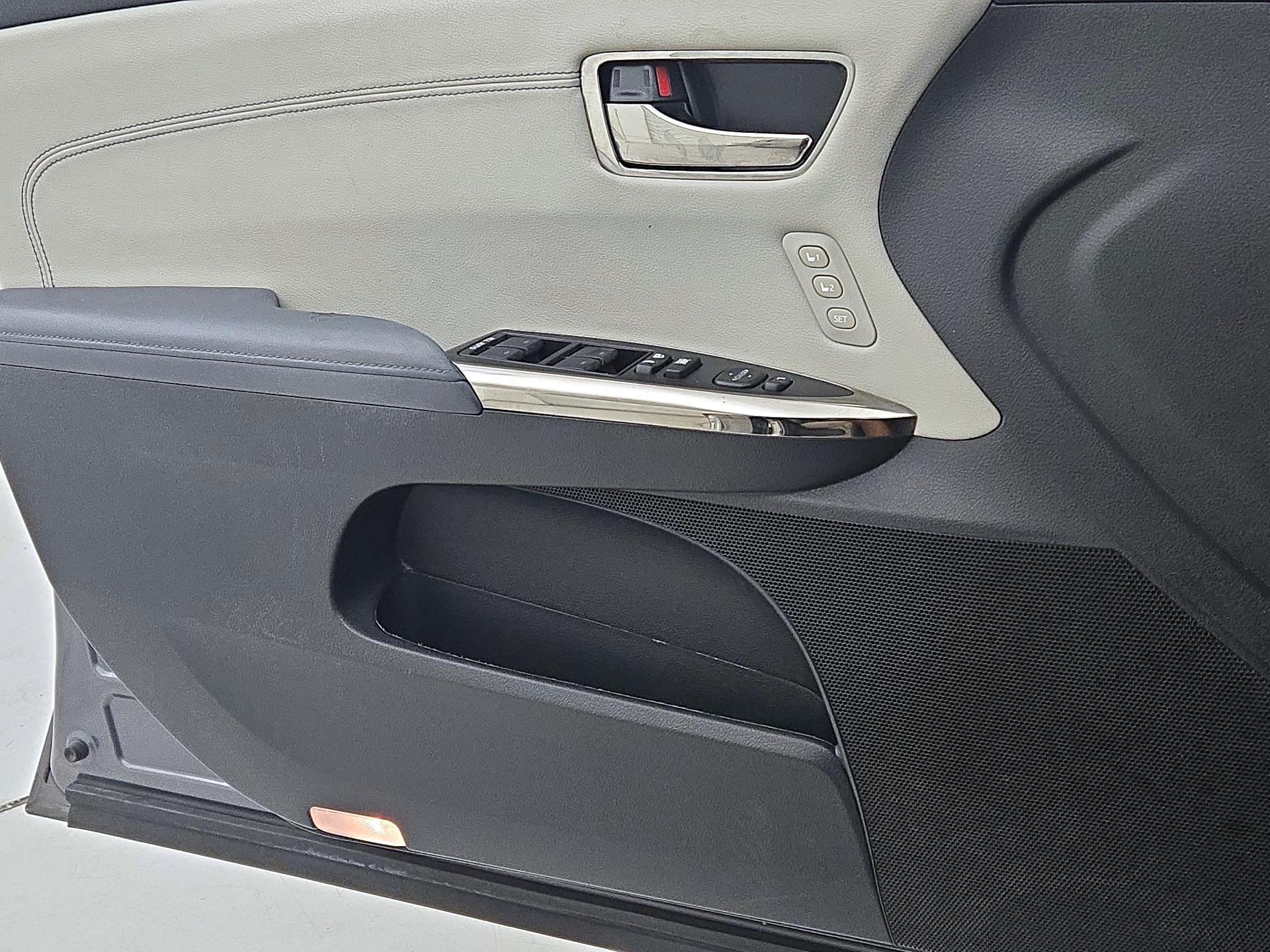 Thumbnail: 2013 Toyota Avalon - 12