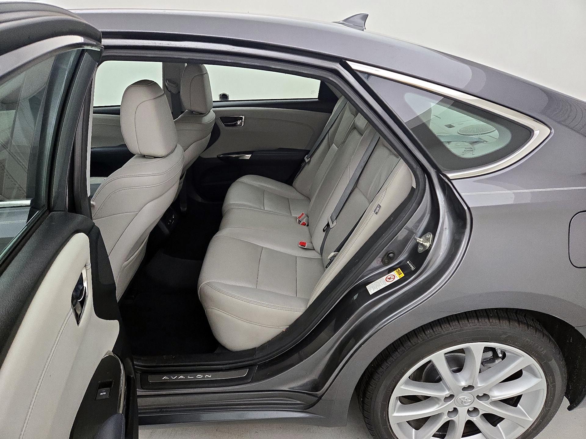 Thumbnail: 2013 Toyota Avalon - 18