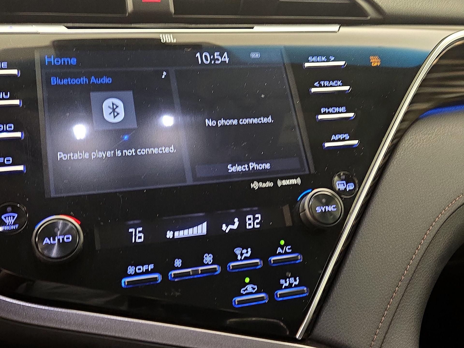Thumbnail: 2018 Toyota Camry - 16
