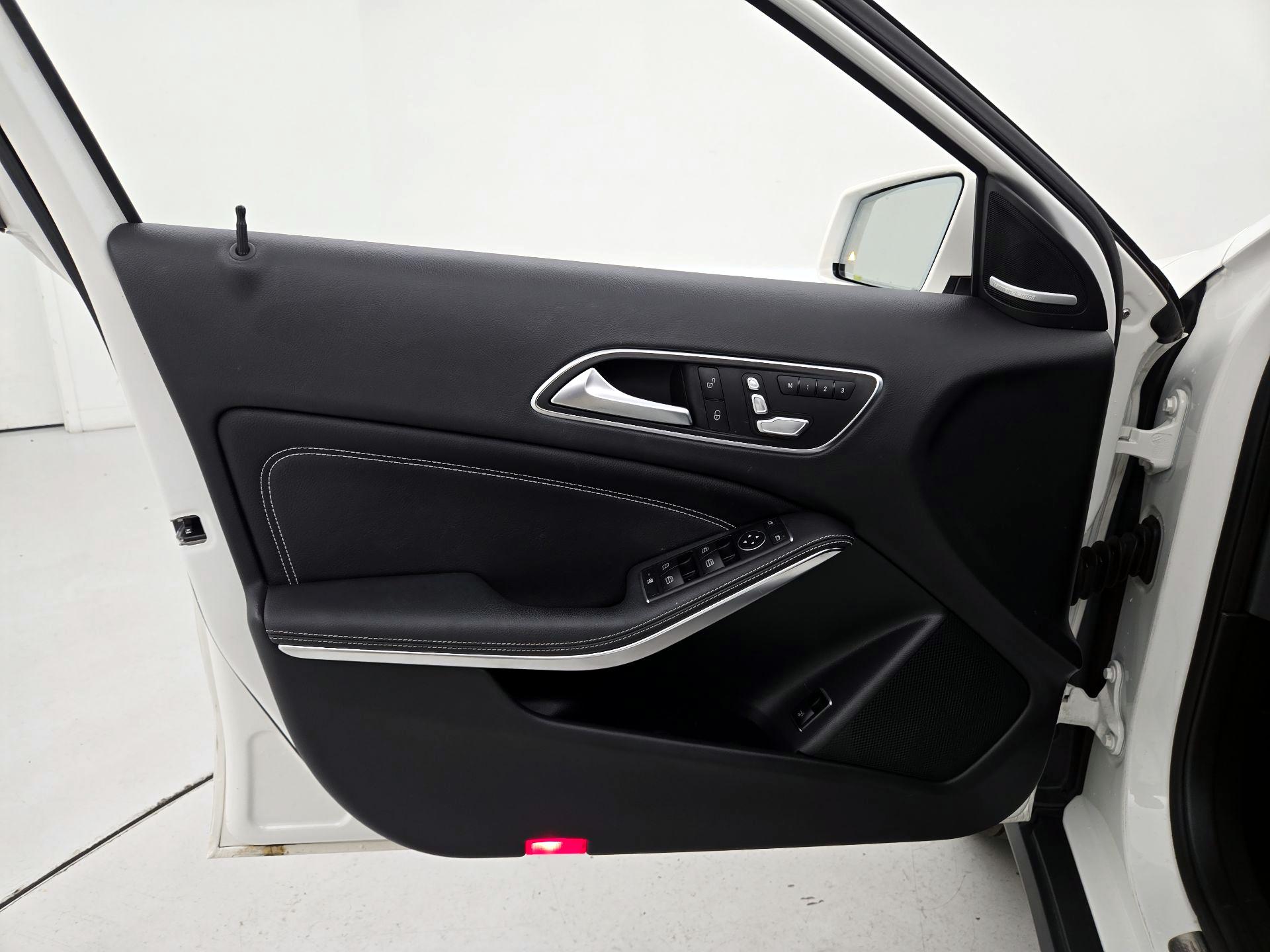 Thumbnail: 2019 Mercedes-Benz GLA - 12