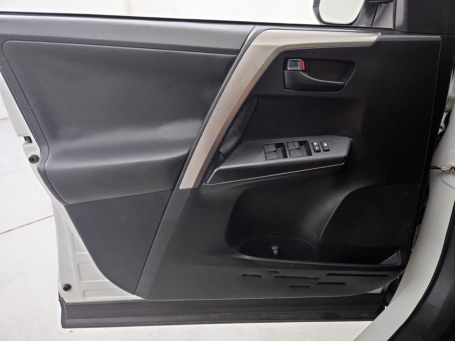 Thumbnail: 2017 Toyota RAV4 - 12