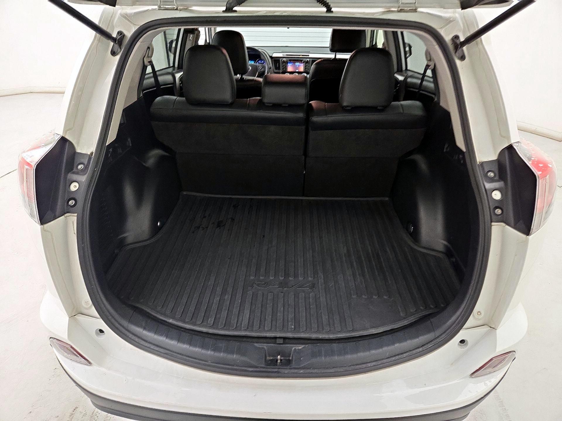 Thumbnail: 2017 Toyota RAV4 - 20