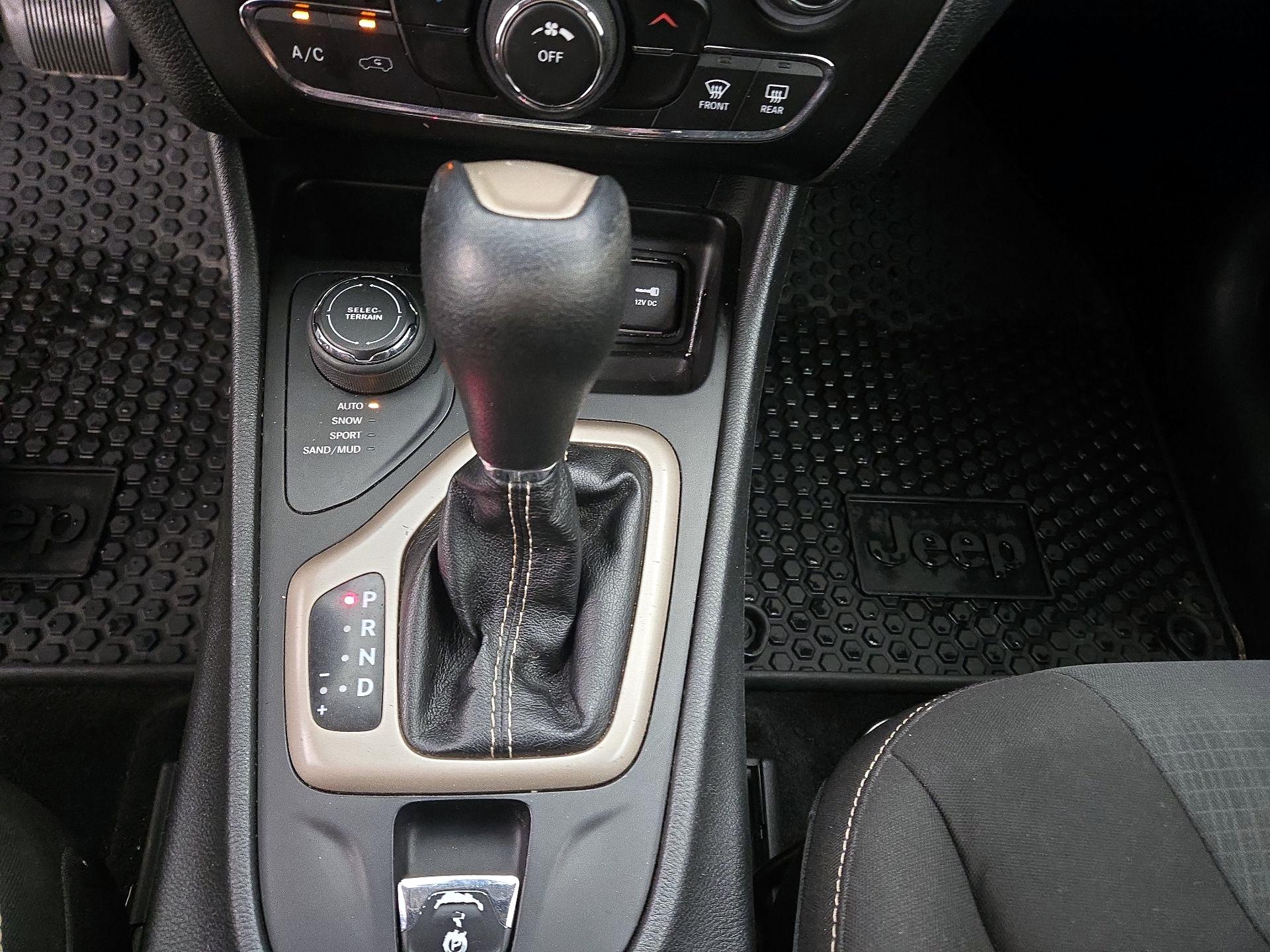 Thumbnail: 2016 Jeep Cherokee - 17